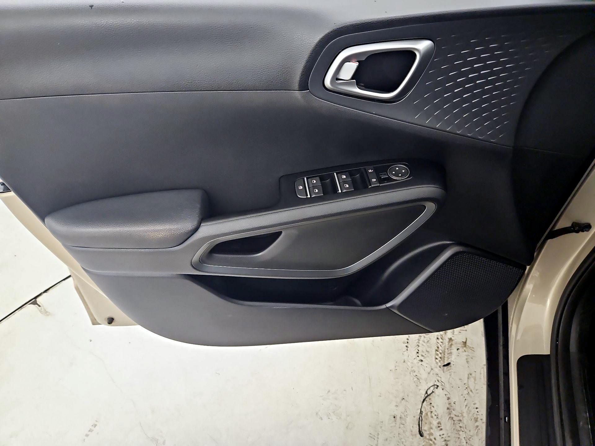 Thumbnail: 2020 Kia Soul - 12