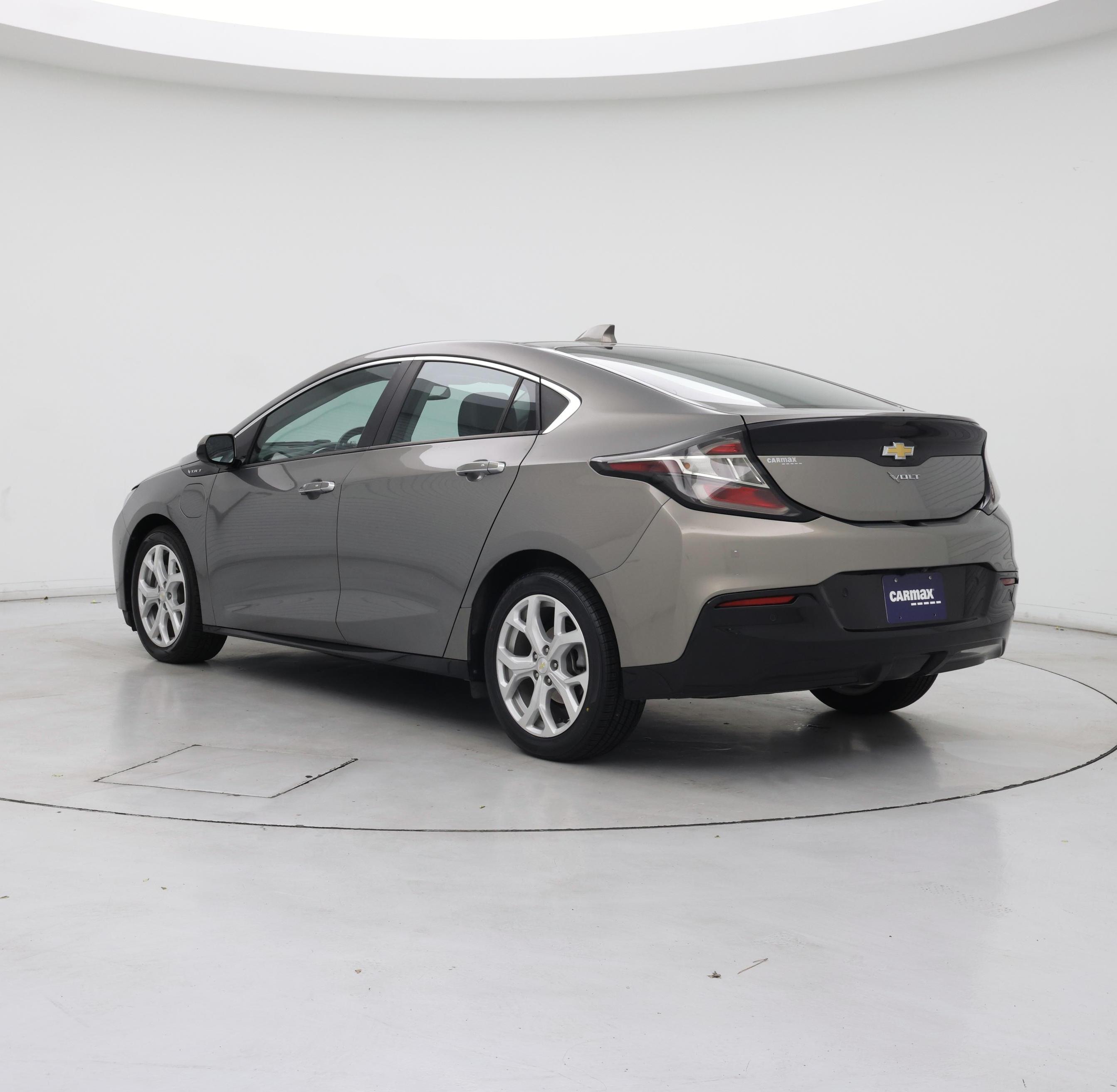Thumbnail: 2017 Chevrolet Volt - 2