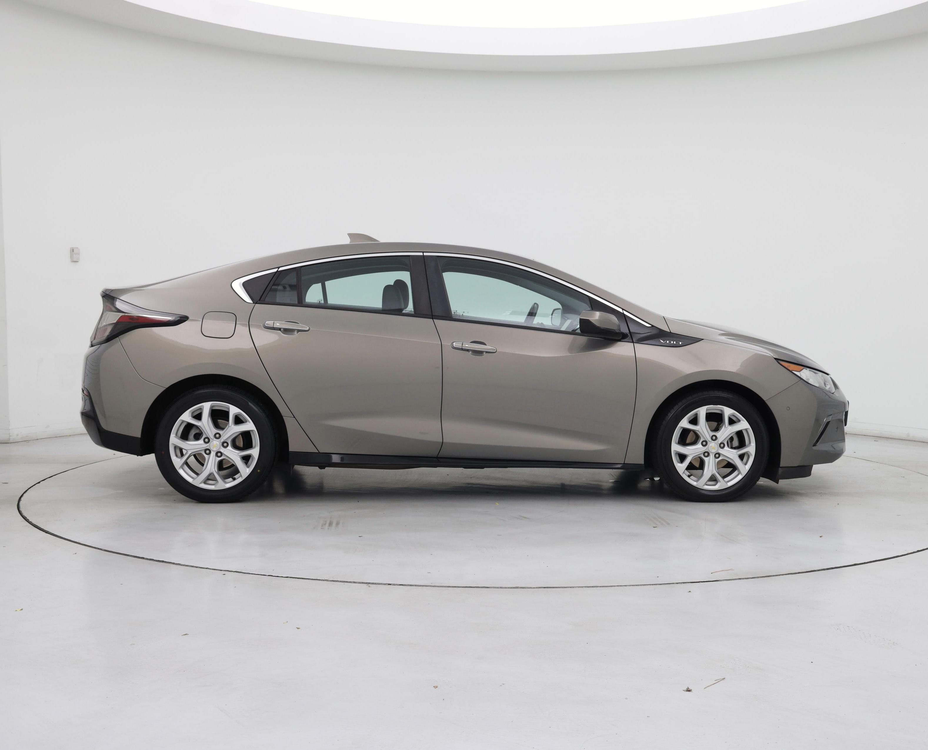 Thumbnail: 2017 Chevrolet Volt - 7