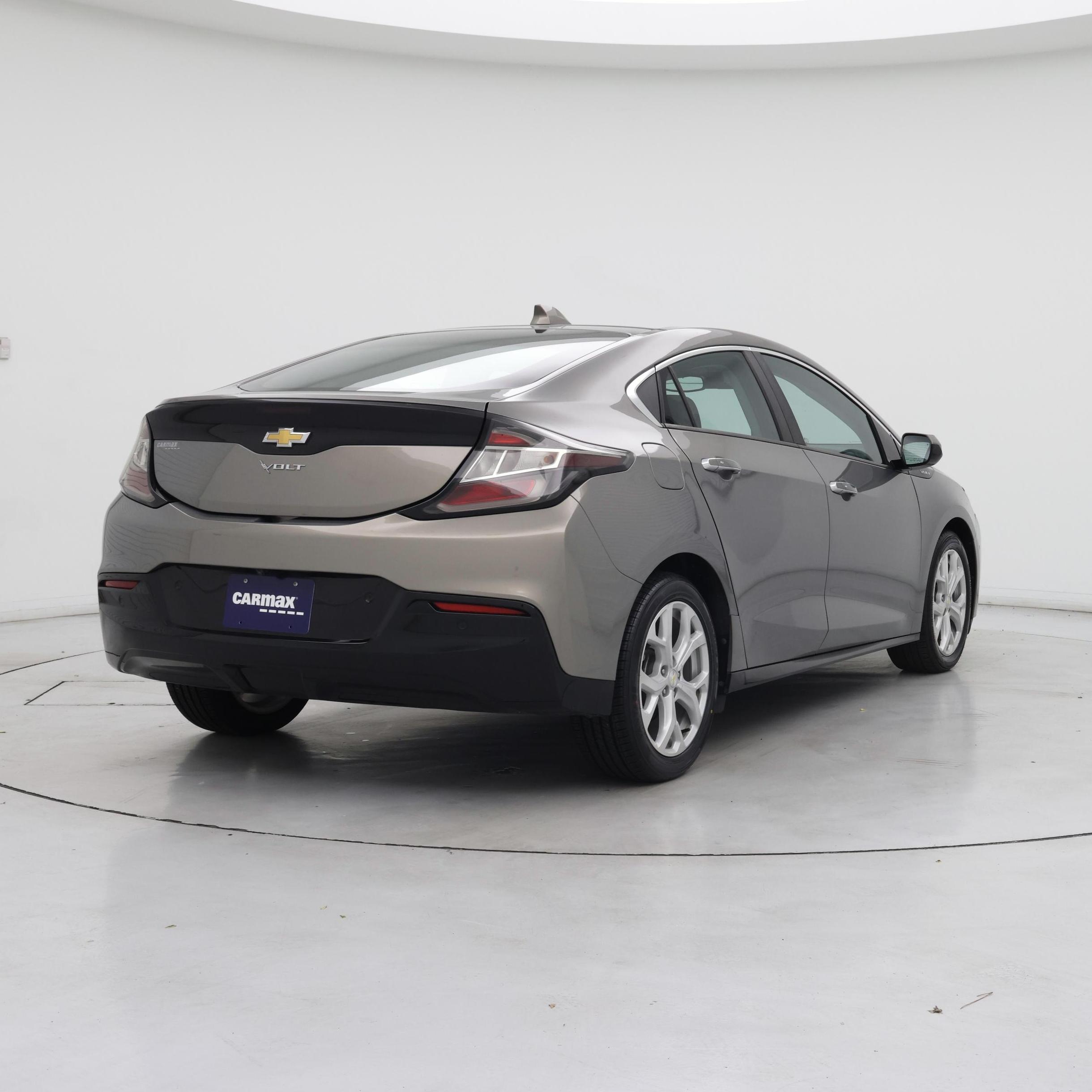 Thumbnail: 2017 Chevrolet Volt - 8