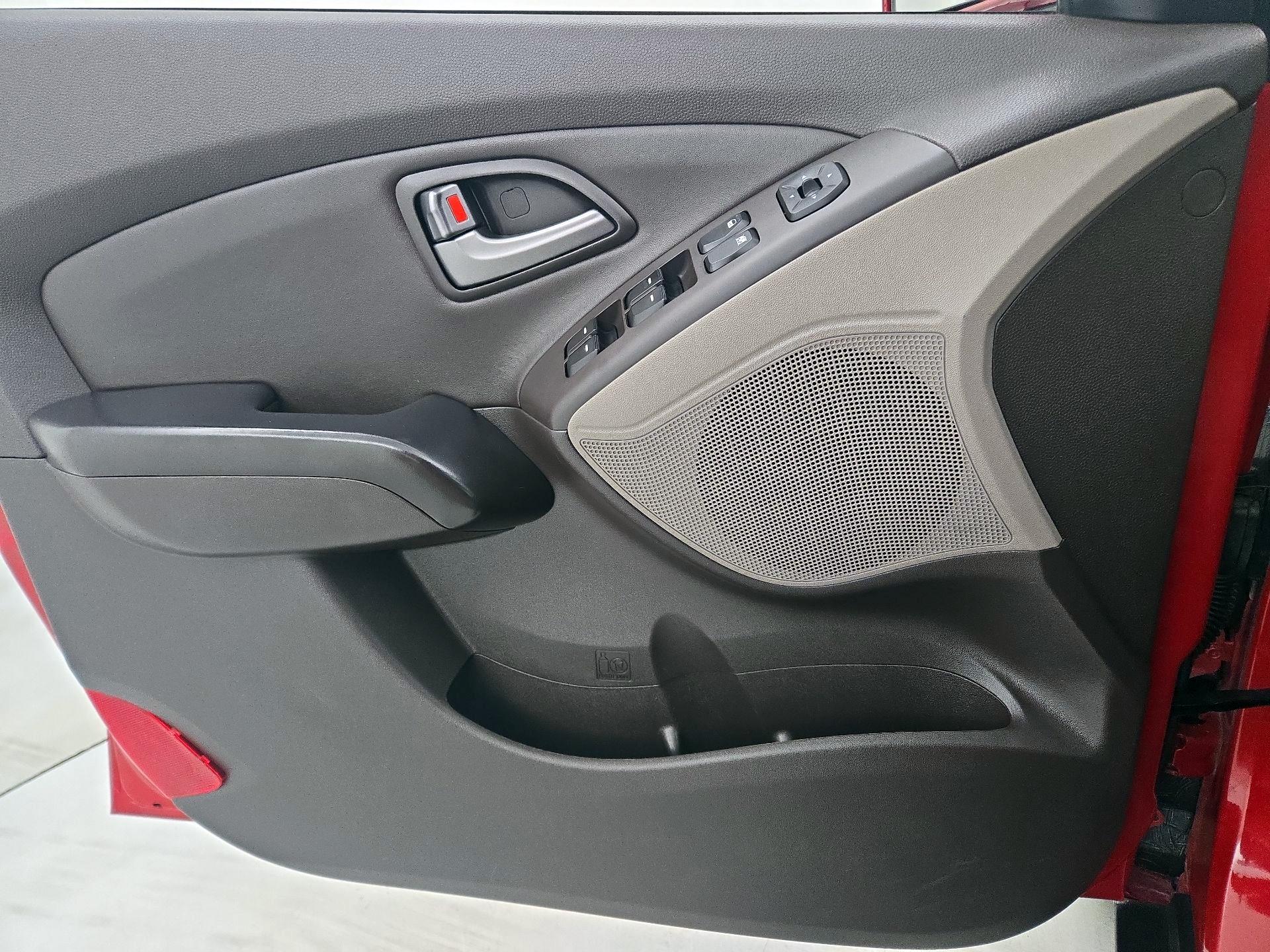 Thumbnail: 2015 Hyundai Tucson - 12