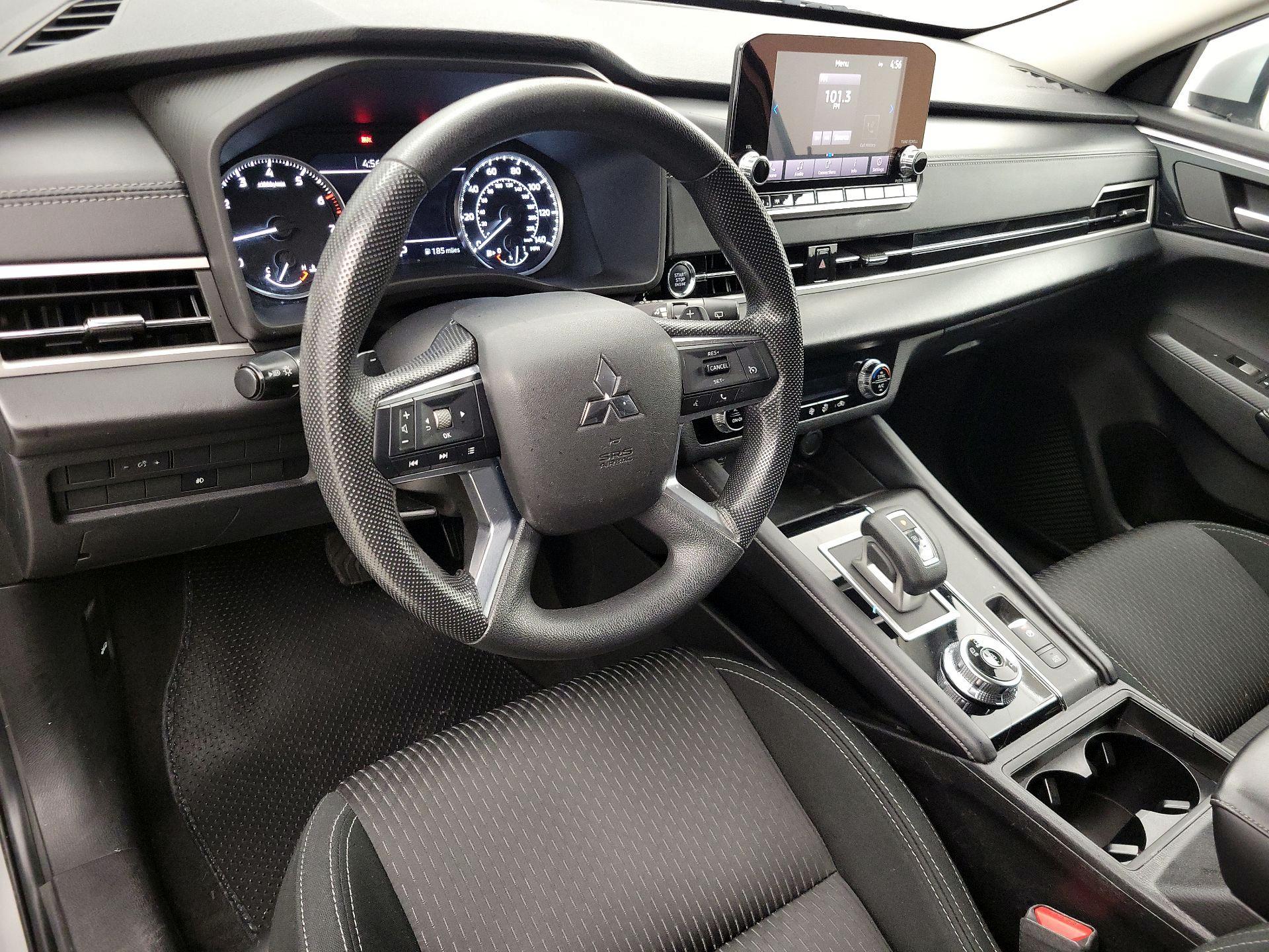 Thumbnail: 2022 Mitsubishi Outlander - 9