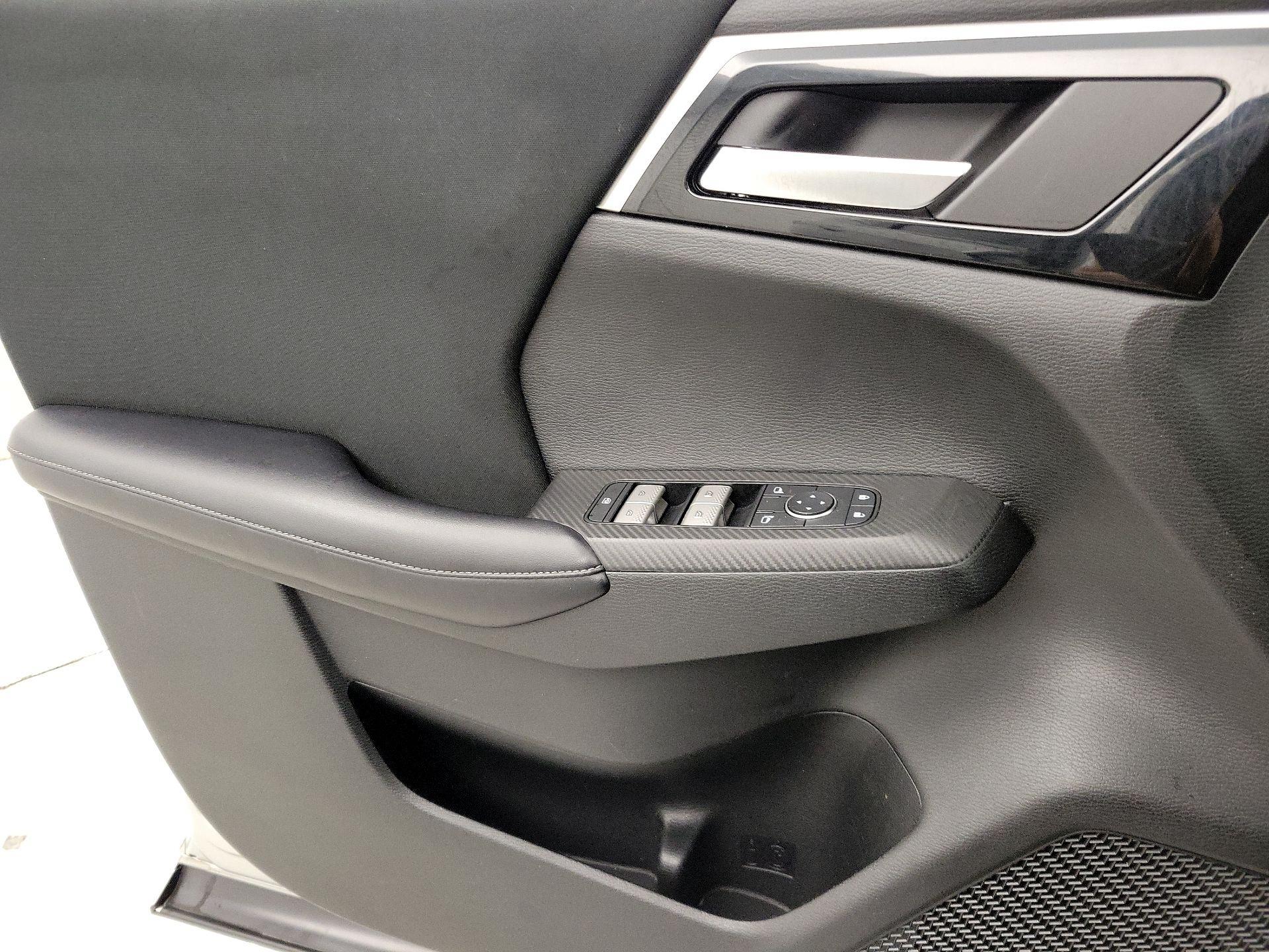 Thumbnail: 2022 Mitsubishi Outlander - 12