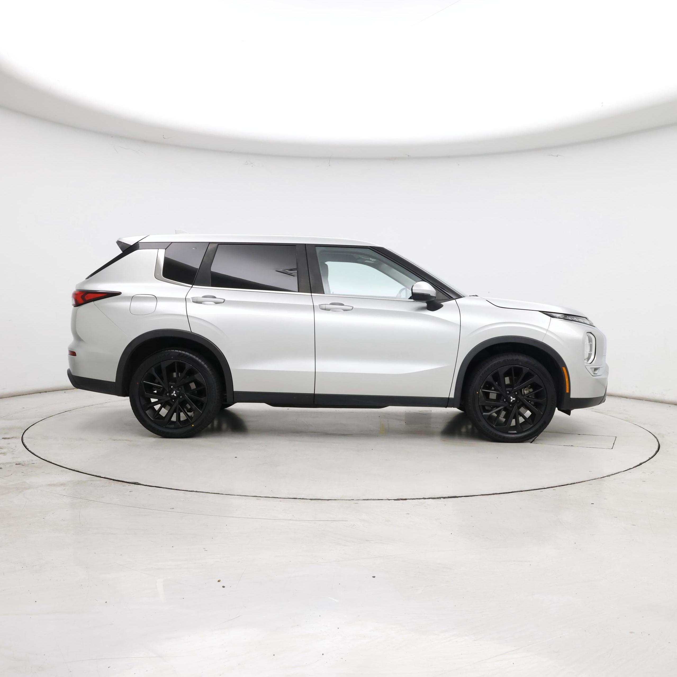 Thumbnail: 2022 Mitsubishi Outlander - 7