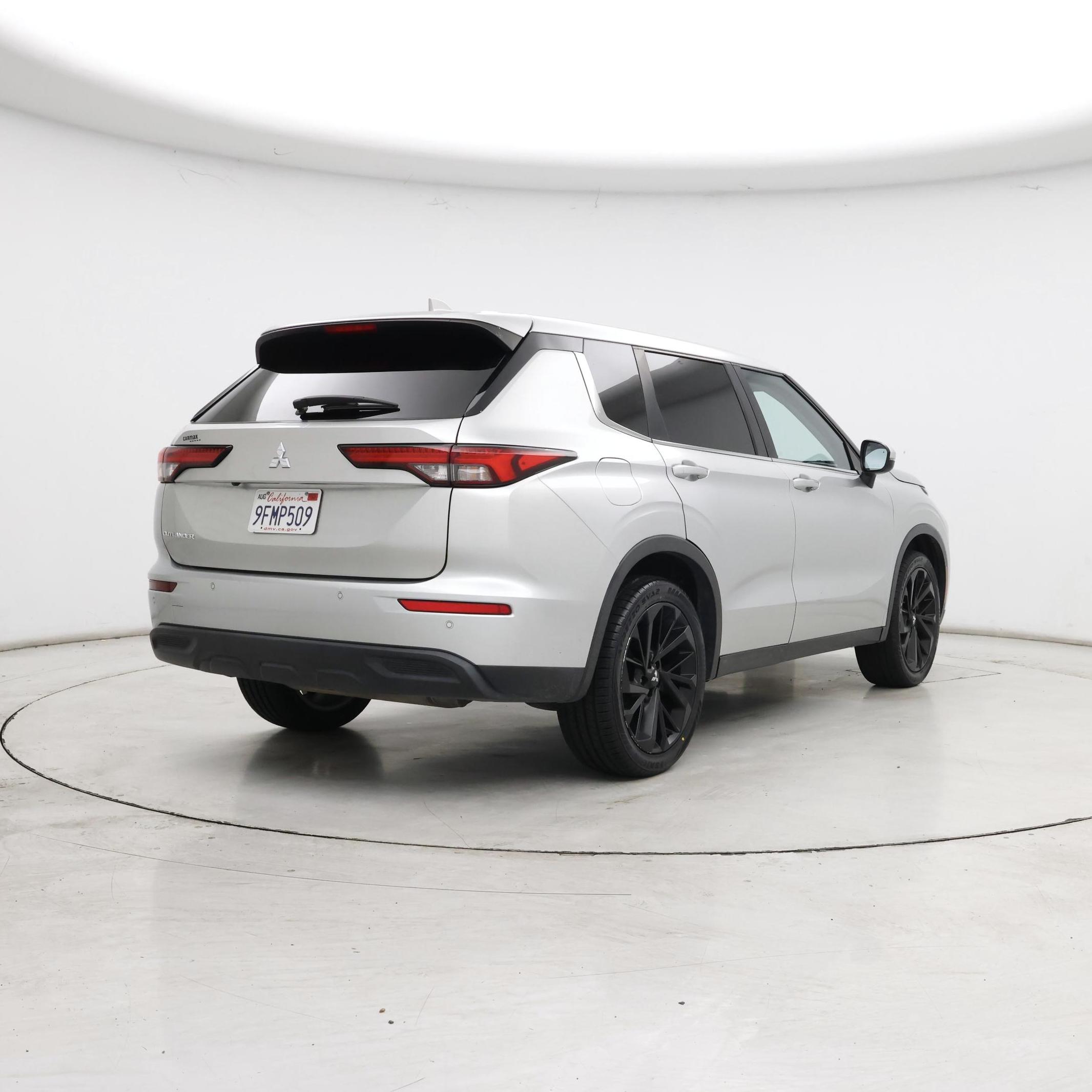 Thumbnail: 2022 Mitsubishi Outlander - 8