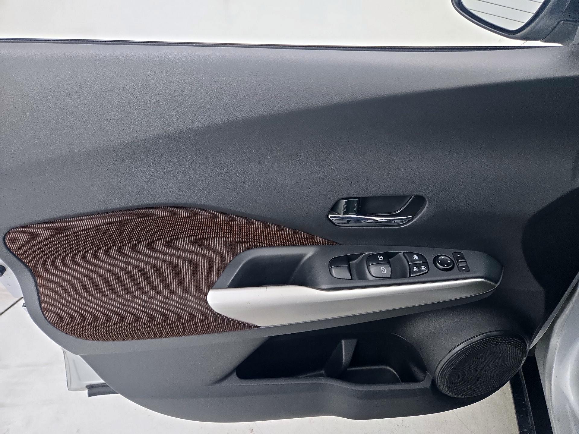 Thumbnail: 2019 Nissan Kicks - 12
