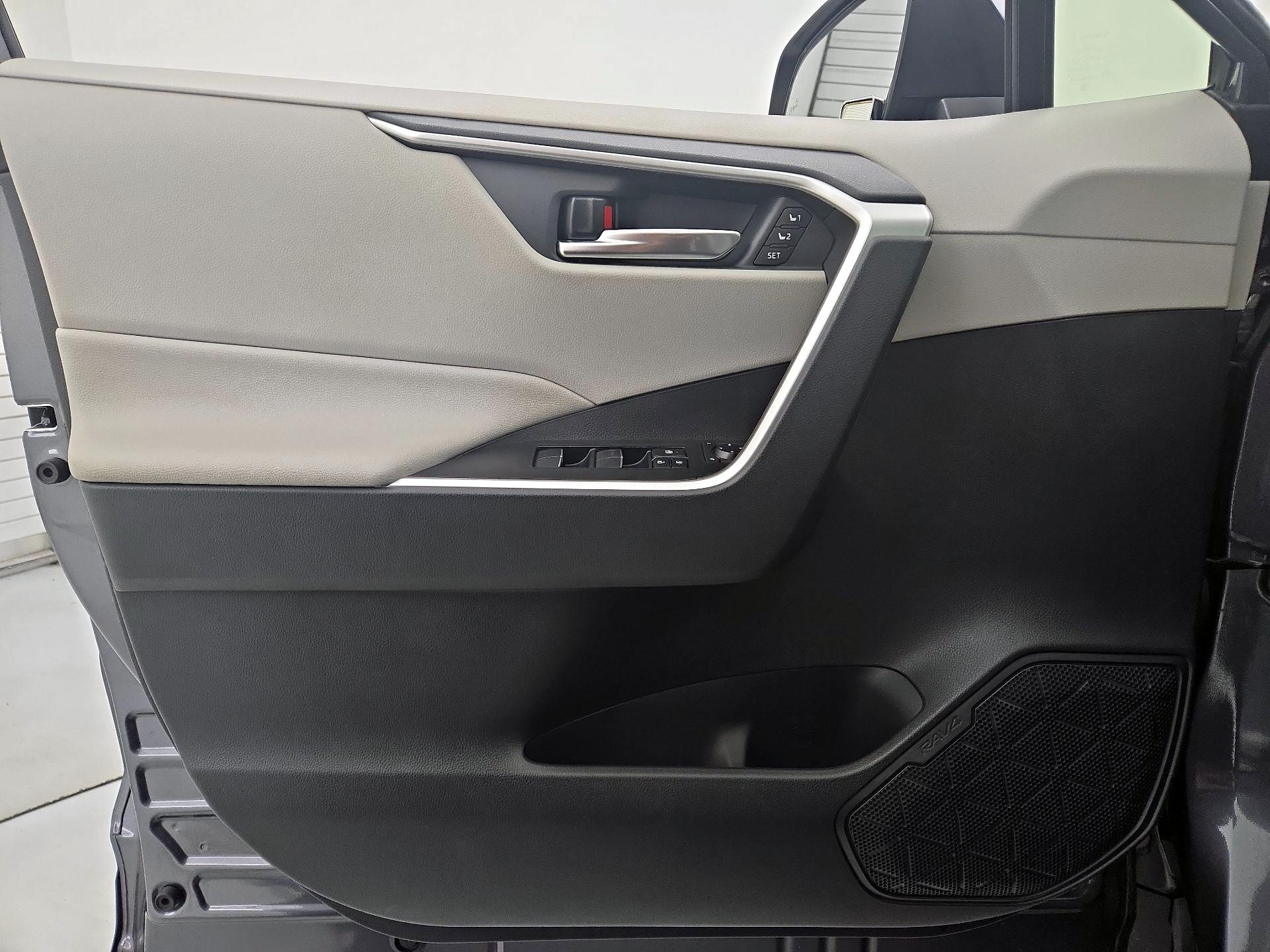 Thumbnail: 2019 Toyota RAV4 - 12