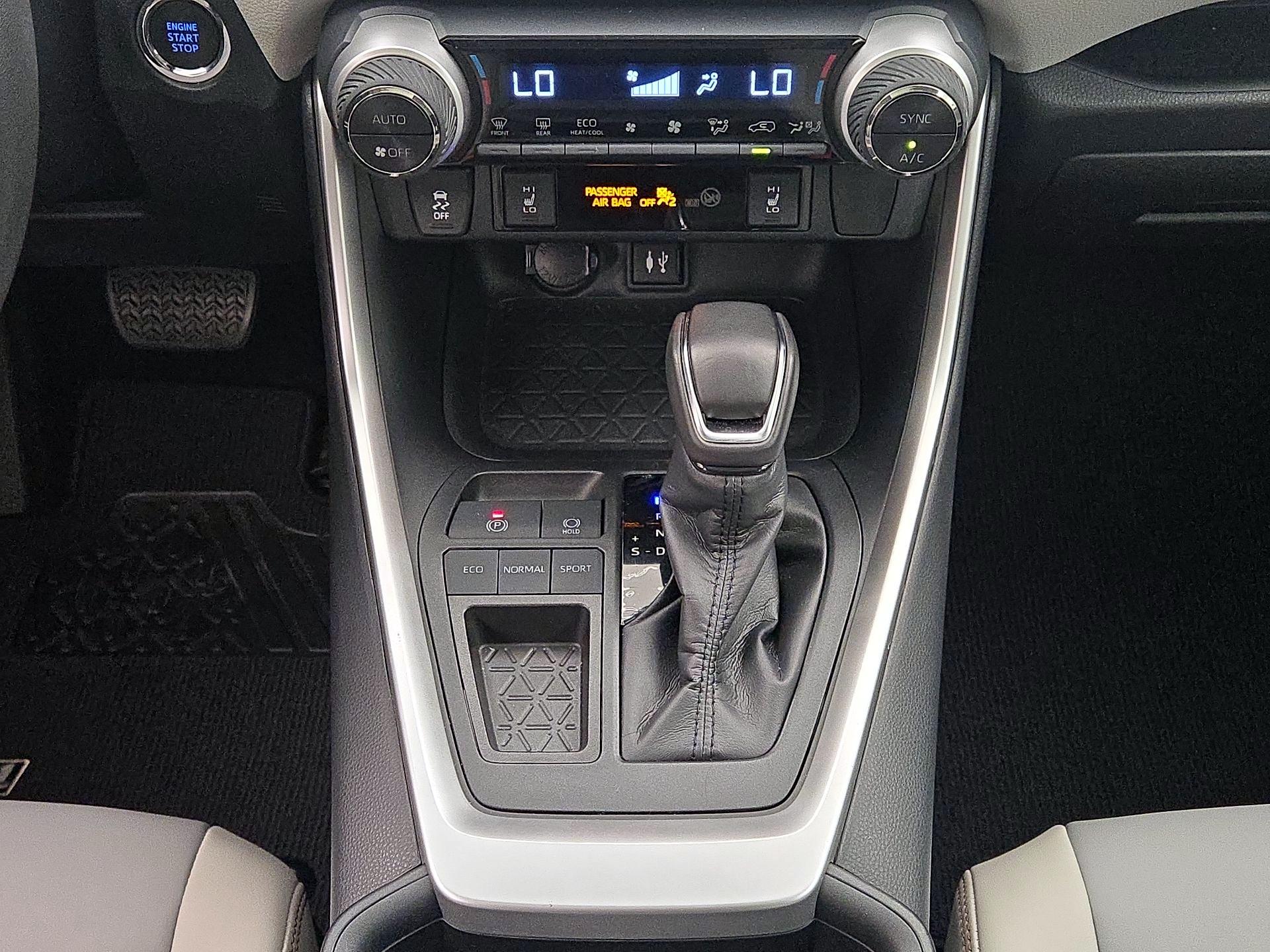 Thumbnail: 2019 Toyota RAV4 - 16