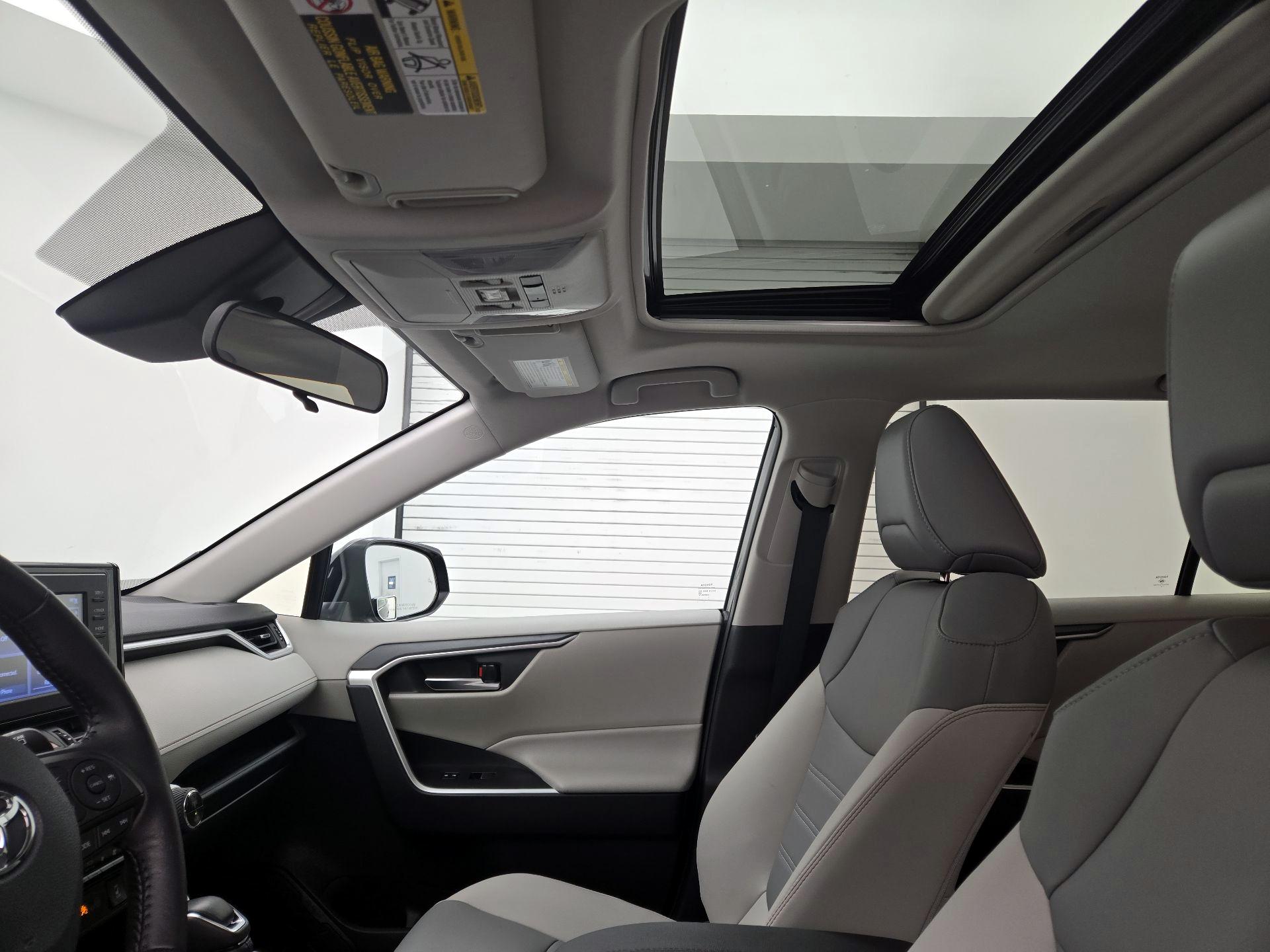 Thumbnail: 2019 Toyota RAV4 - 17