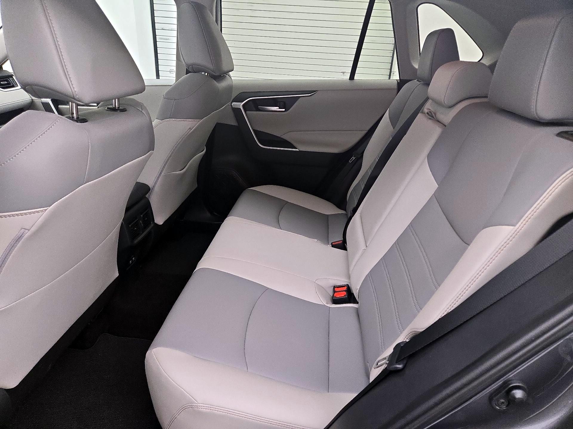 Thumbnail: 2019 Toyota RAV4 - 18
