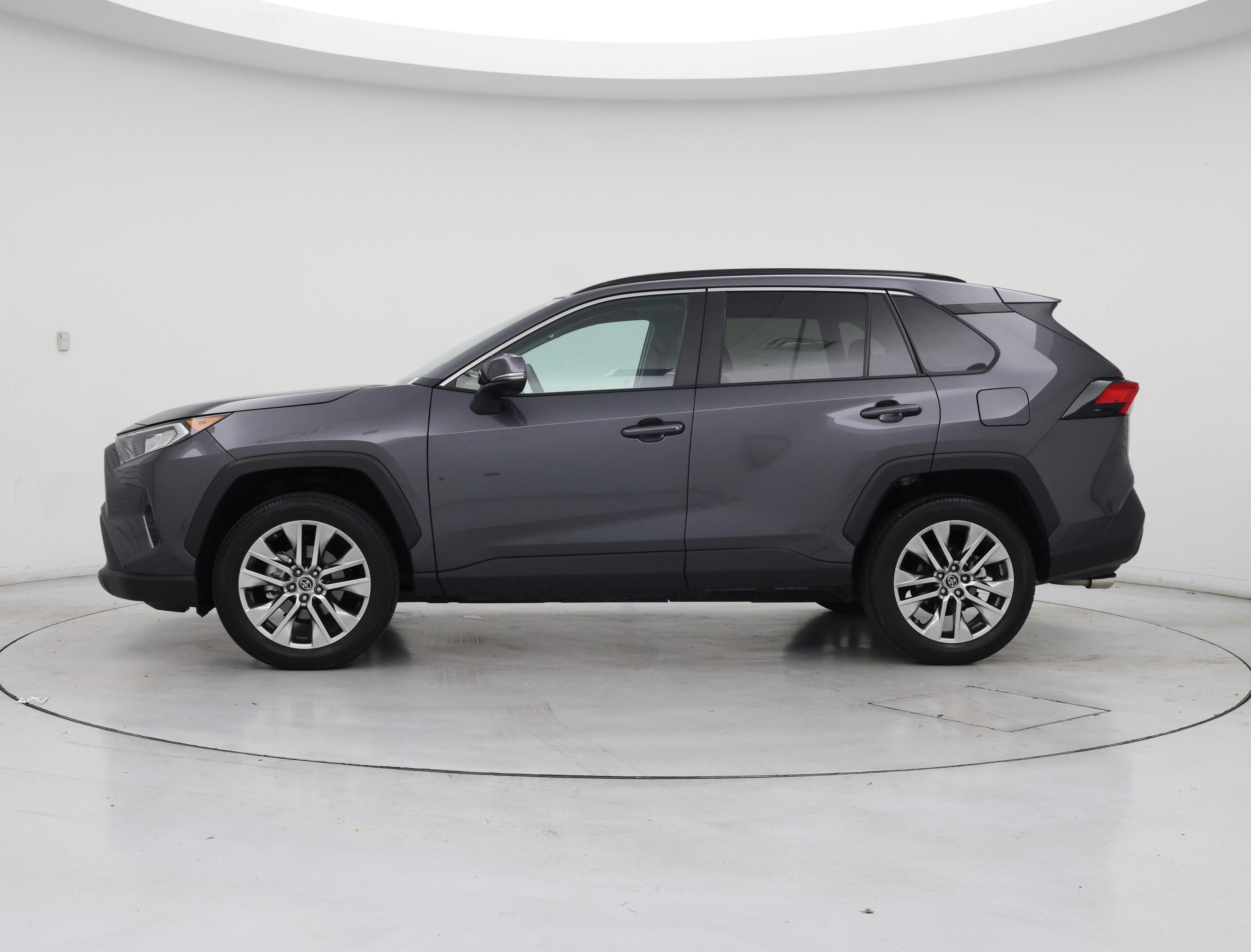 Thumbnail: 2019 Toyota RAV4 - 3