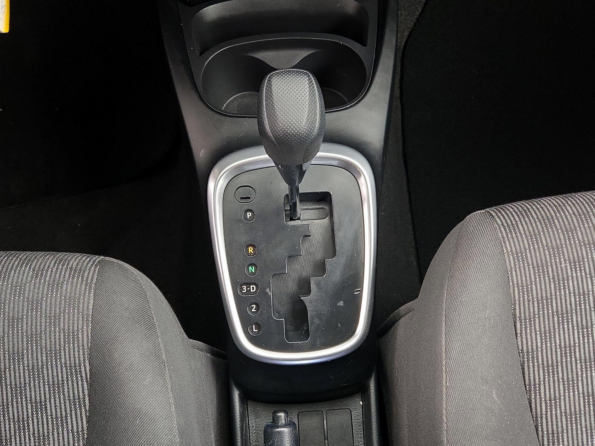 Thumbnail: 2015 Toyota Yaris - 16