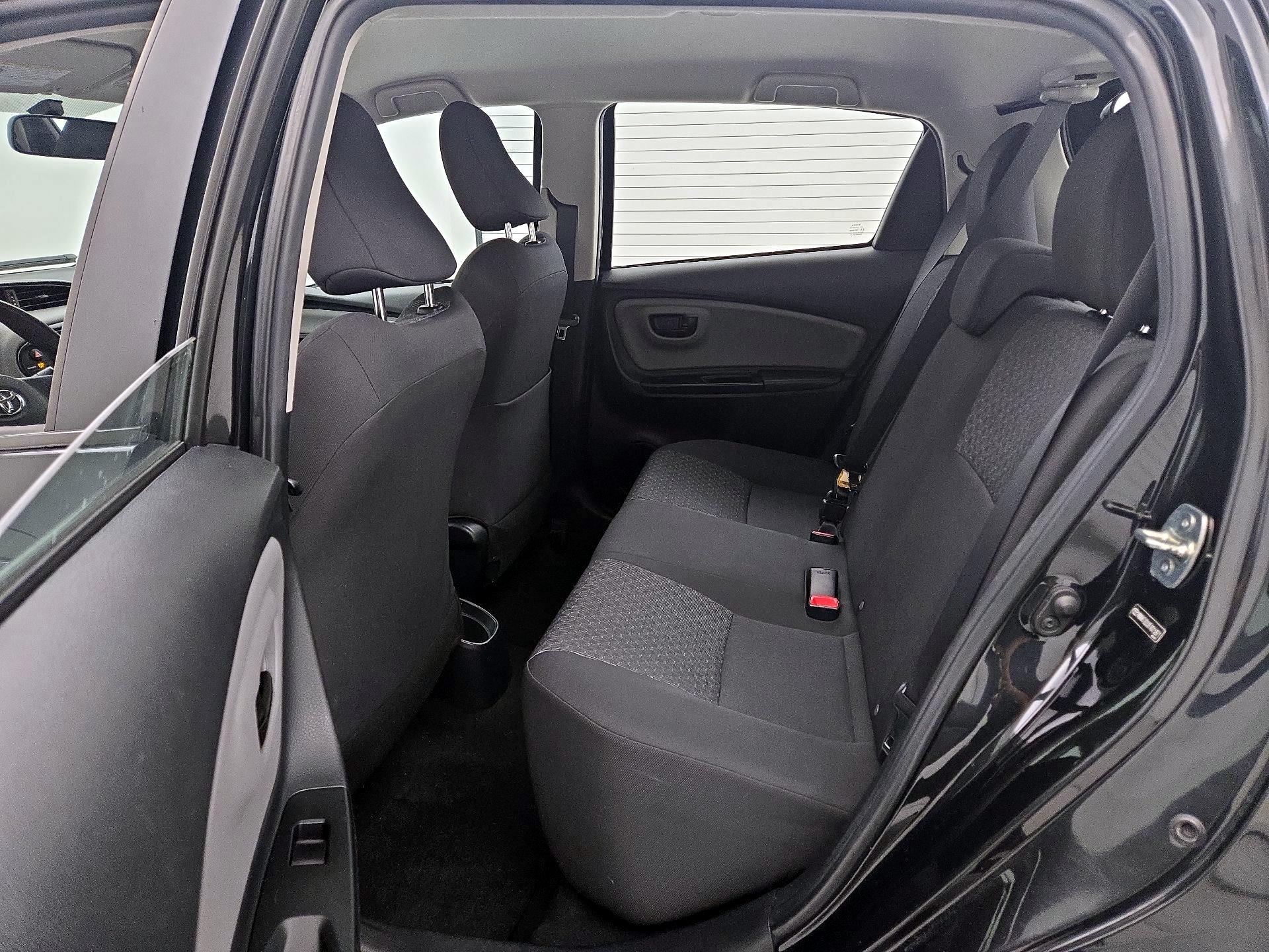 Thumbnail: 2015 Toyota Yaris - 18
