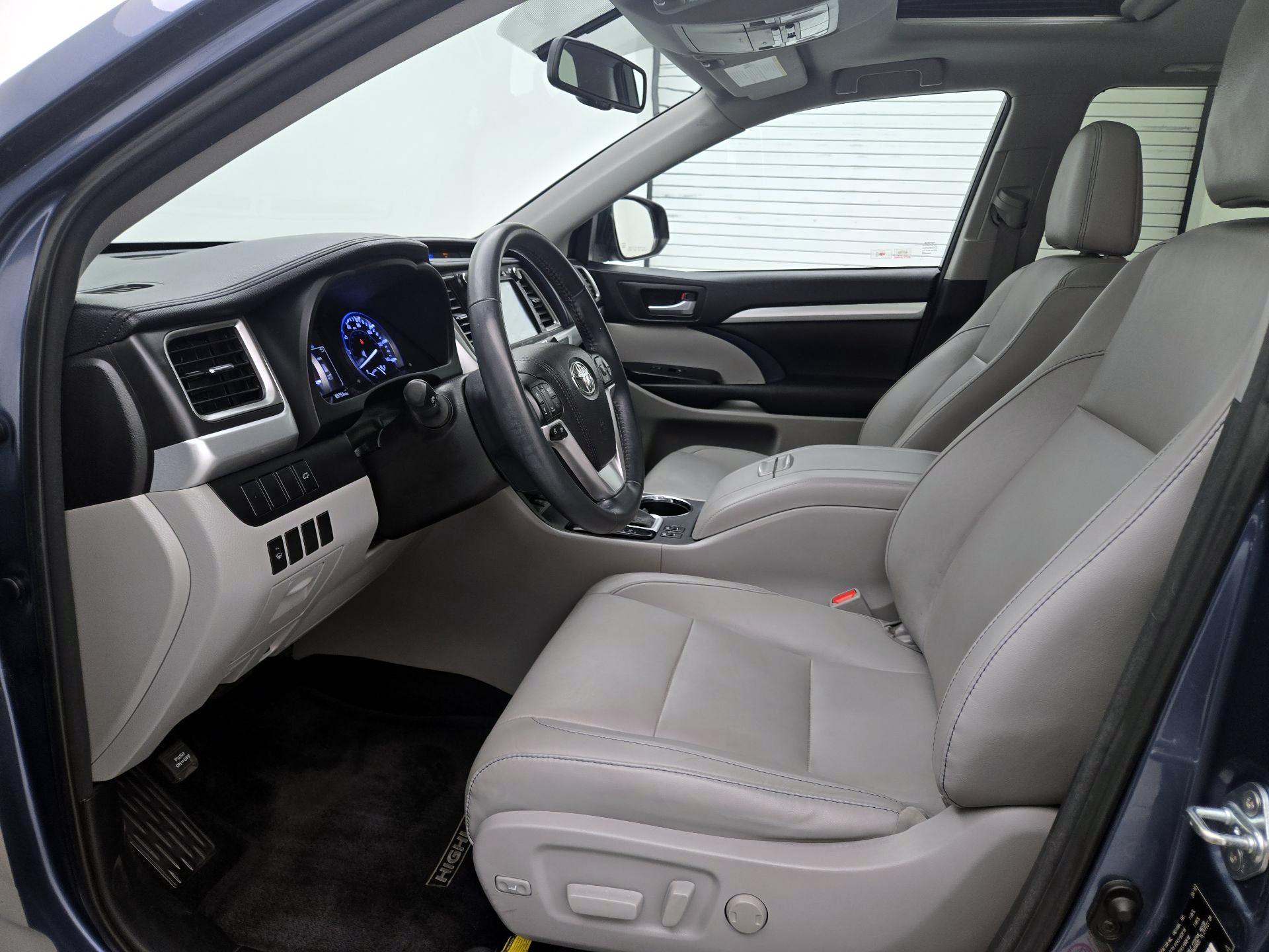 Thumbnail: 2016 Toyota Highlander - 11