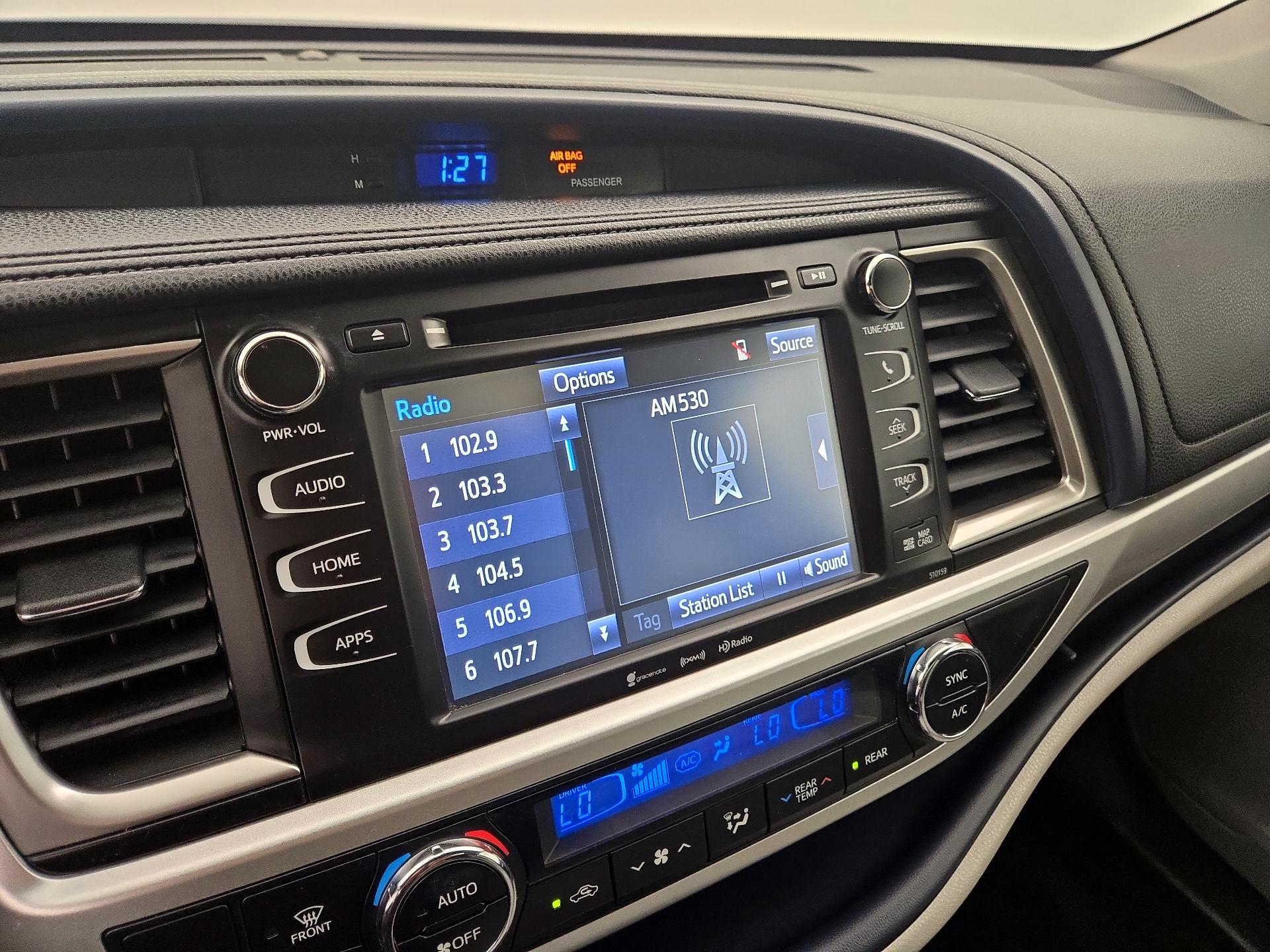 Thumbnail: 2016 Toyota Highlander - 14