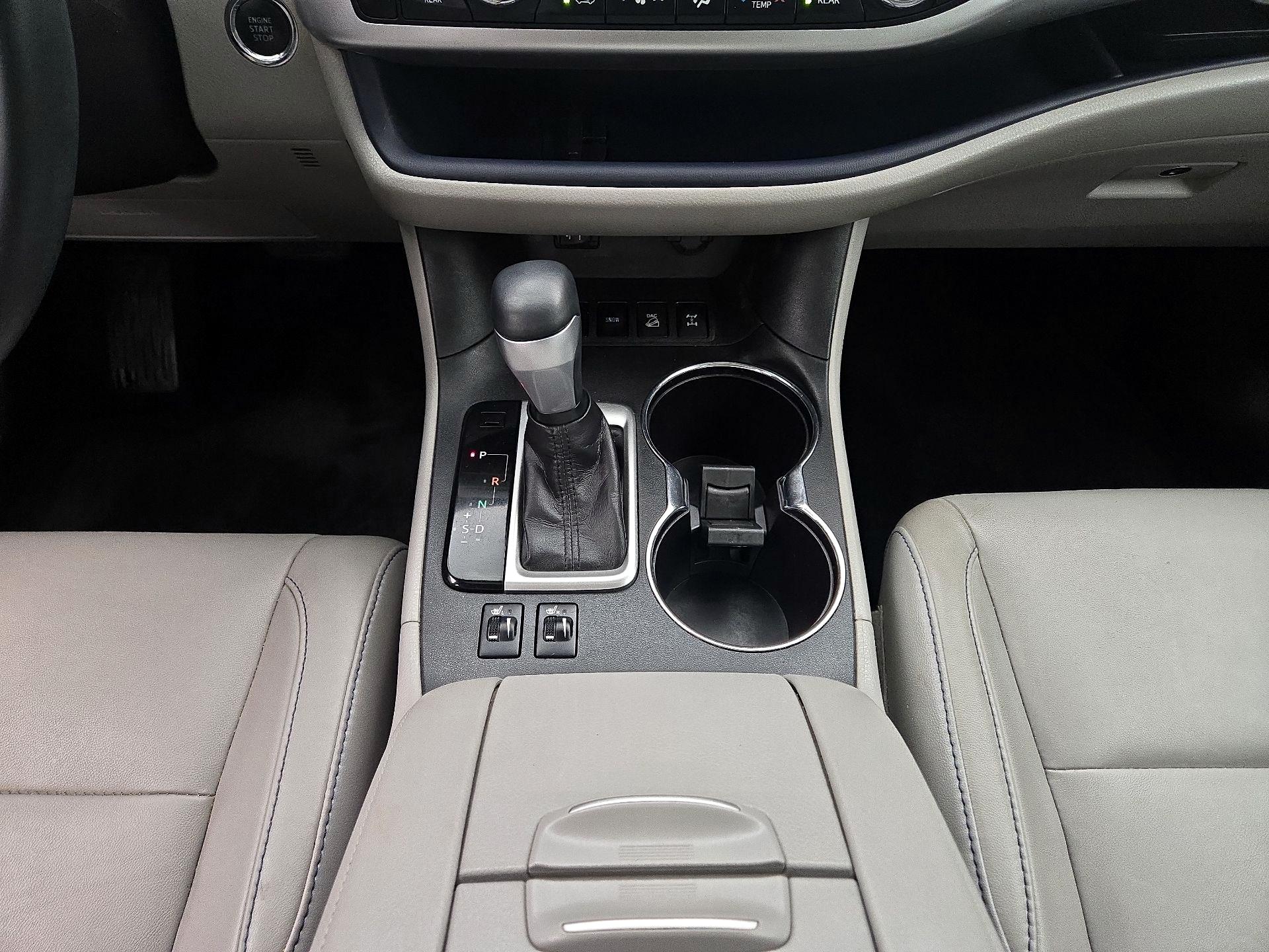 Thumbnail: 2016 Toyota Highlander - 16