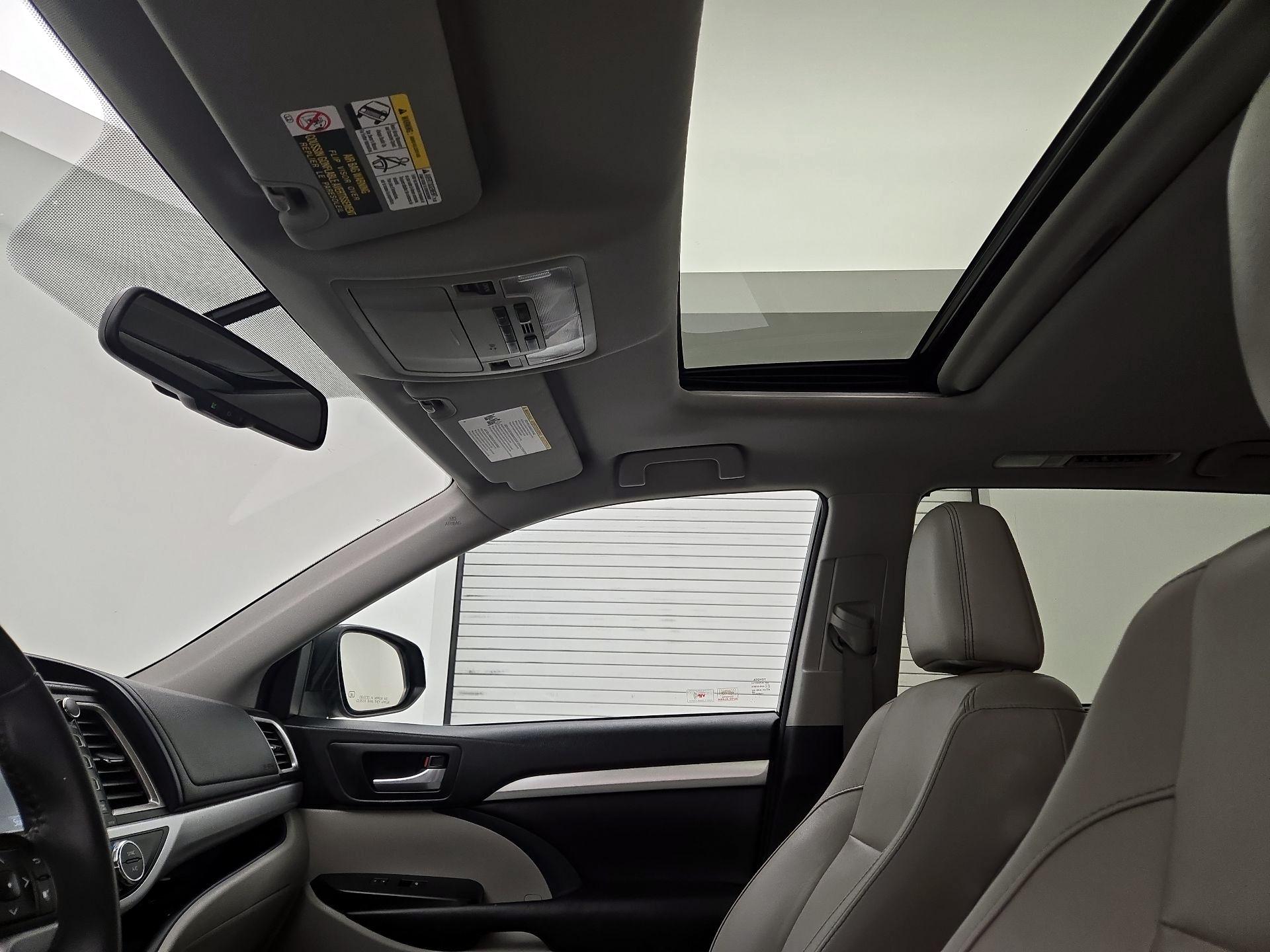 Thumbnail: 2016 Toyota Highlander - 17