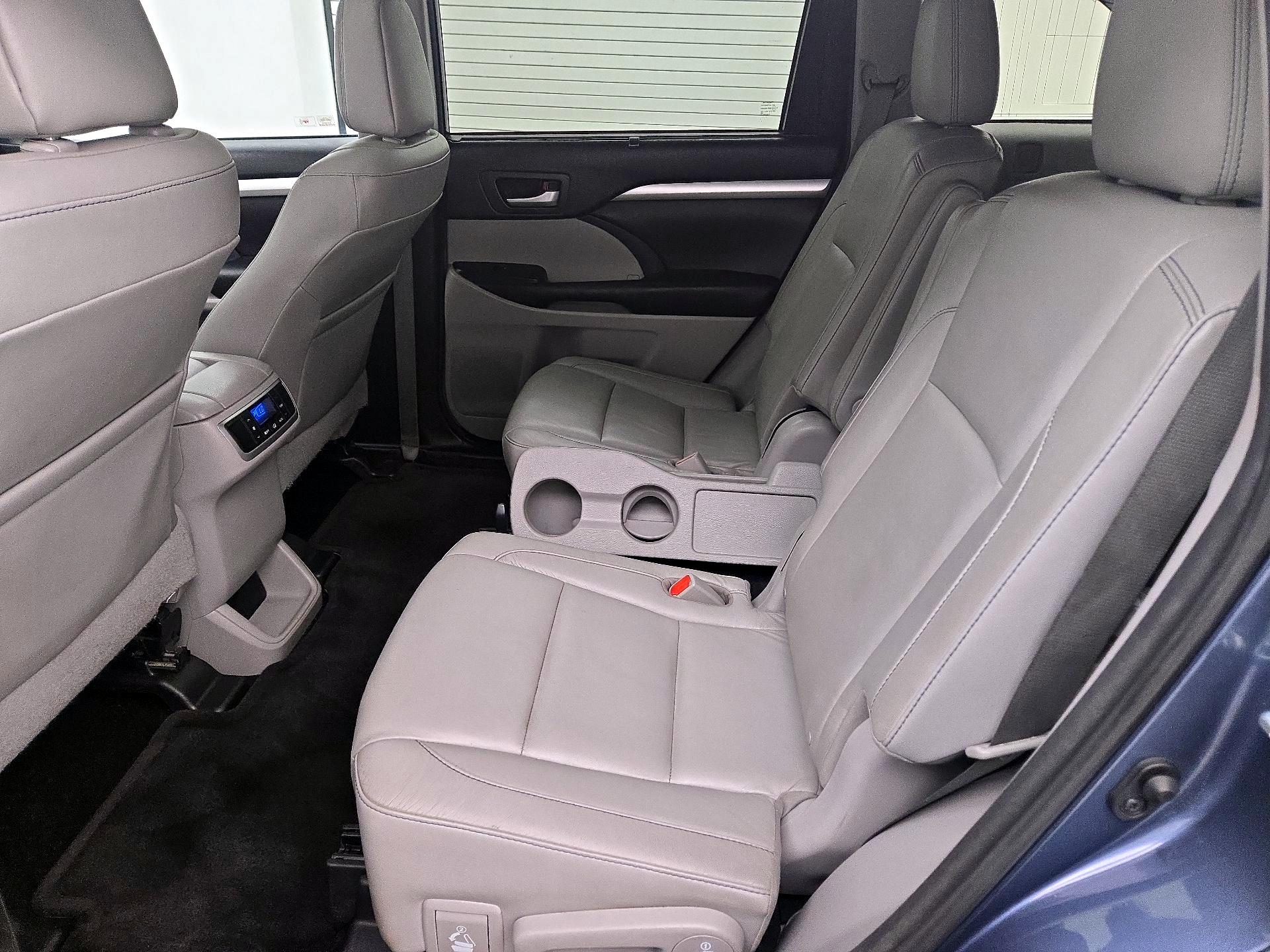 Thumbnail: 2016 Toyota Highlander - 18