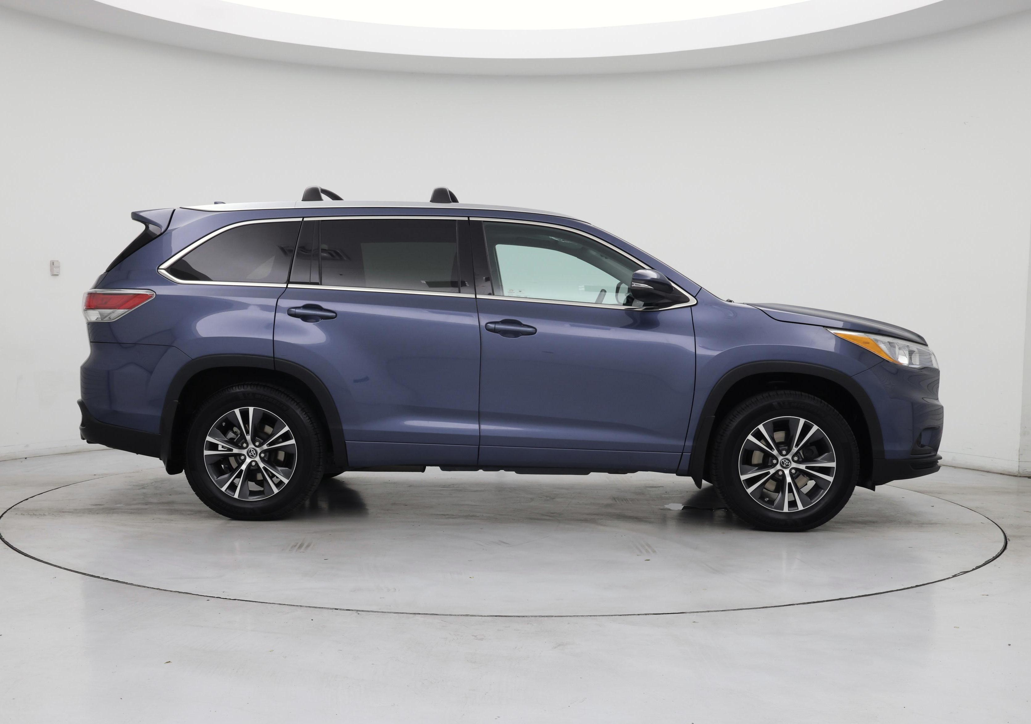 Thumbnail: 2016 Toyota Highlander - 7