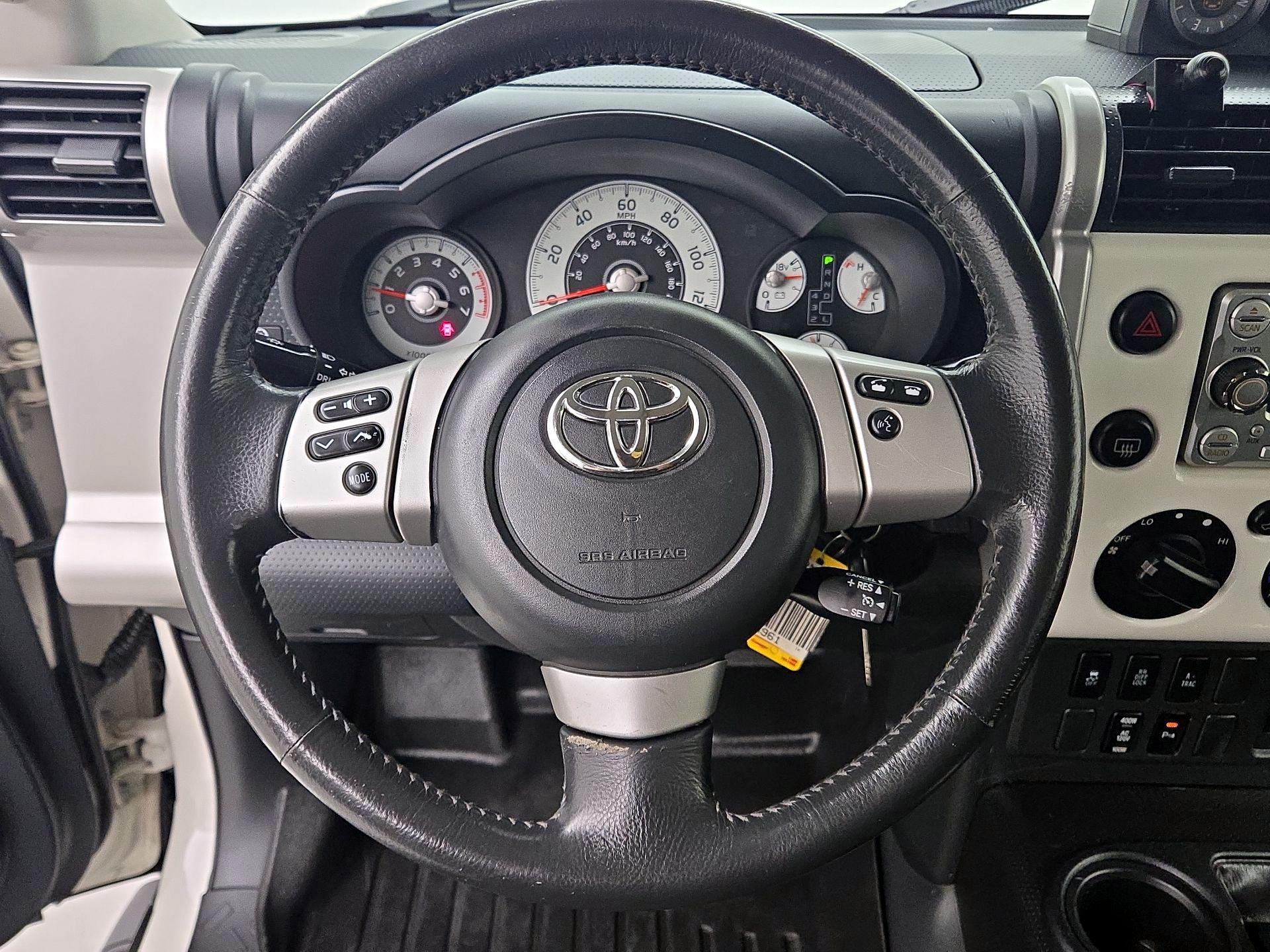 Thumbnail: 2014 Toyota FJ Cruiser - 10
