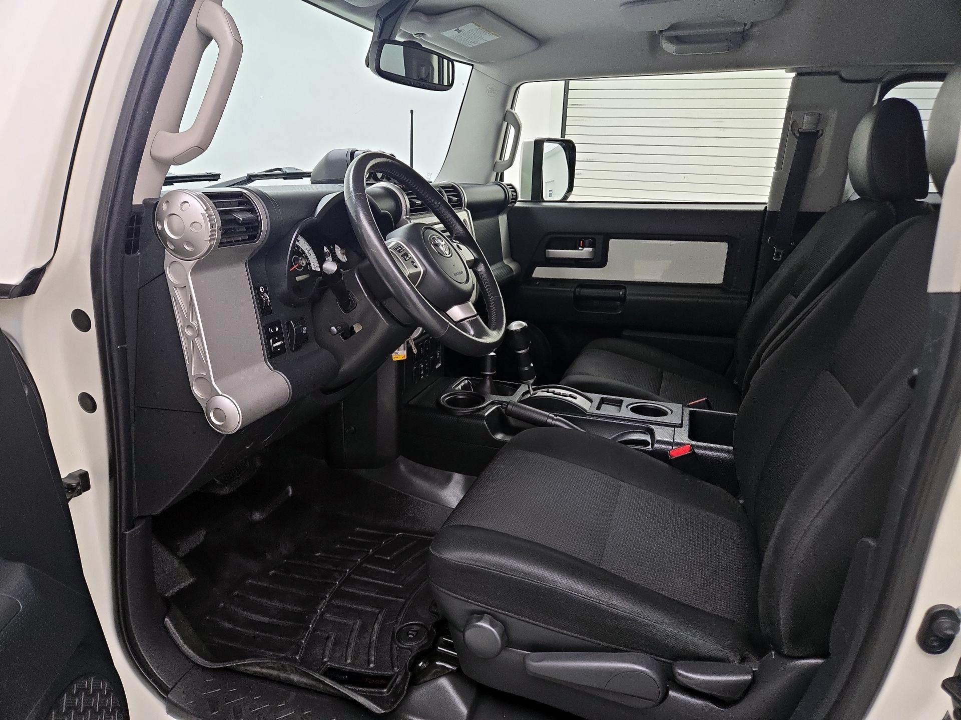 Thumbnail: 2014 Toyota FJ Cruiser - 11