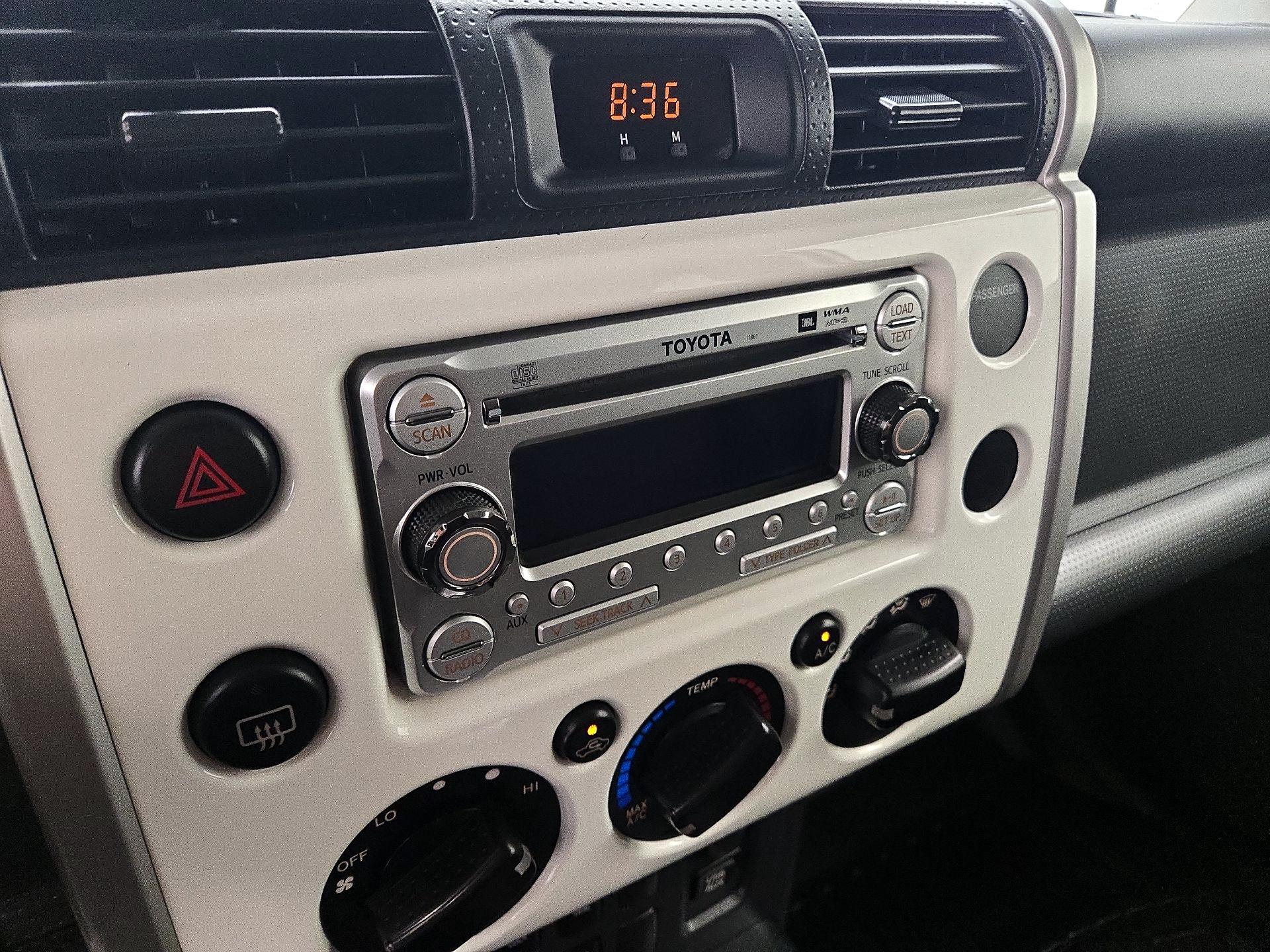 Thumbnail: 2014 Toyota FJ Cruiser - 13