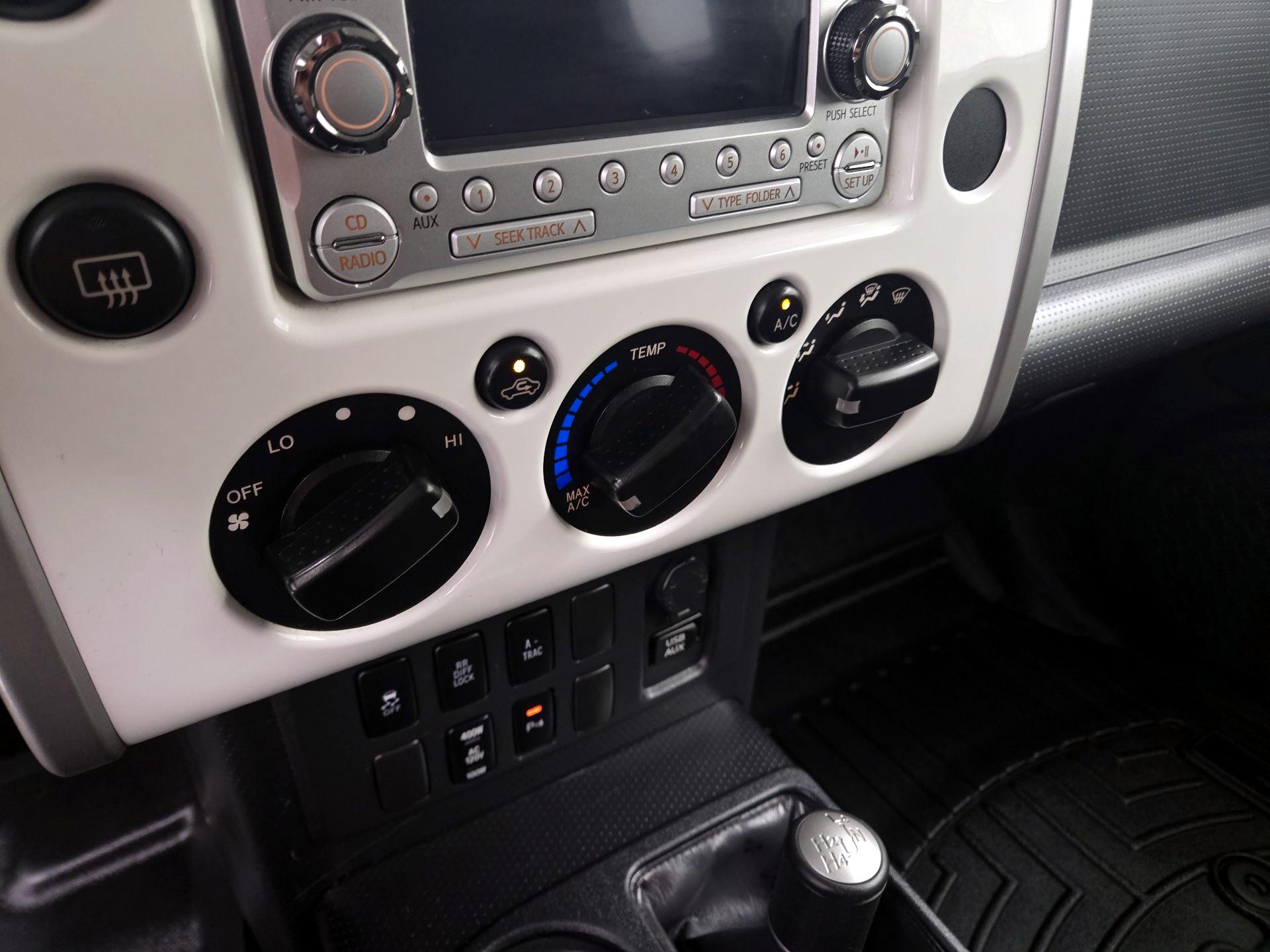 Thumbnail: 2014 Toyota FJ Cruiser - 14