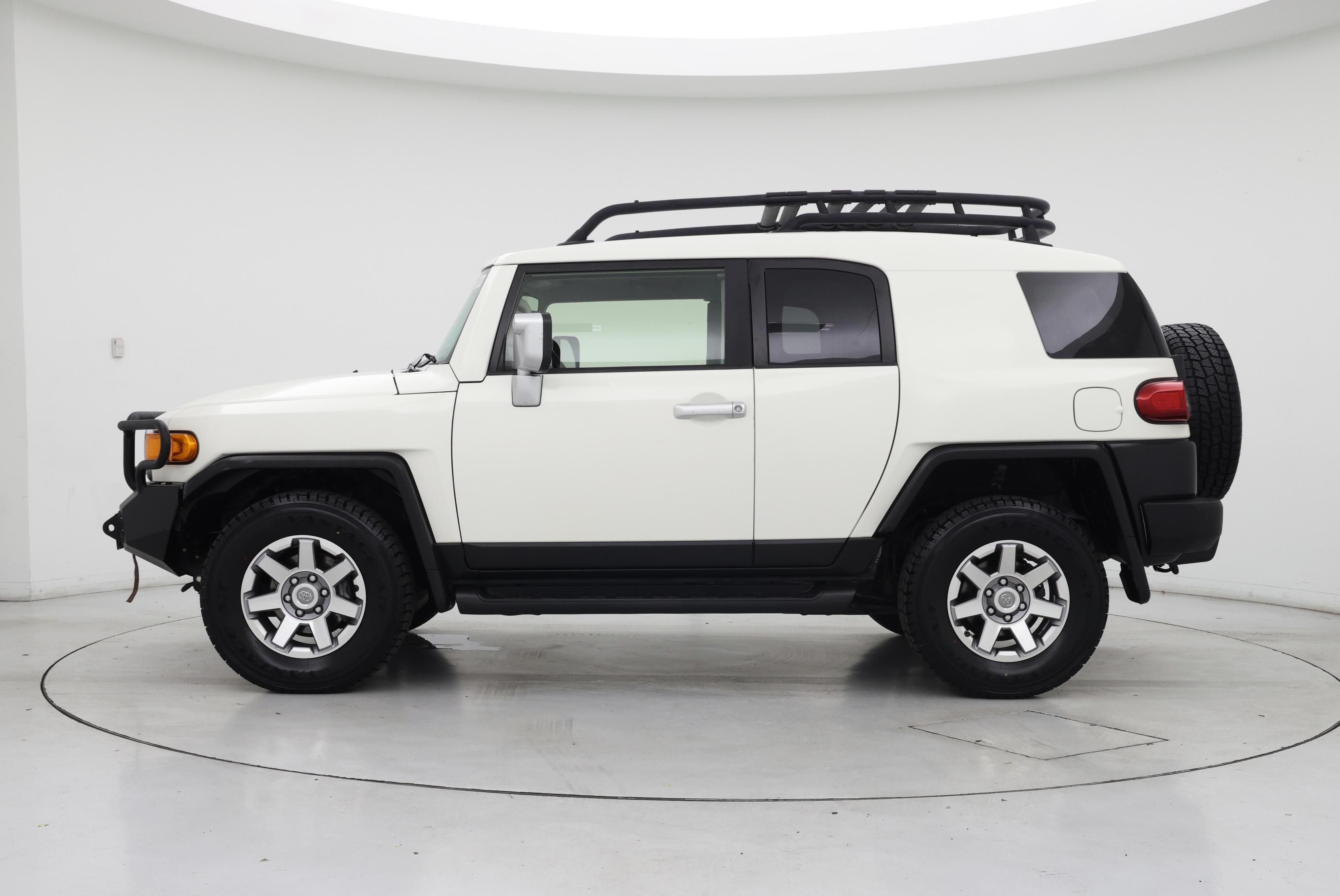 Thumbnail: 2014 Toyota FJ Cruiser - 3