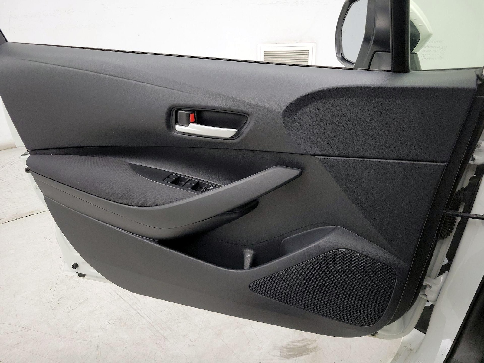 2020 Toyota Corolla LE - Photo 13