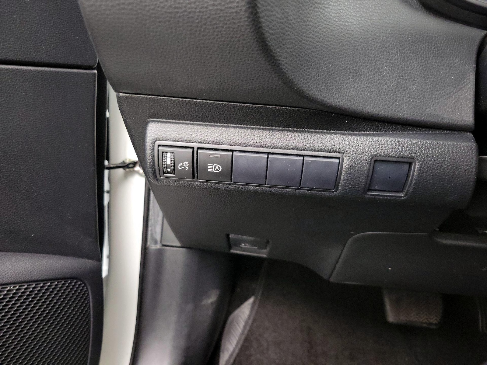 2020 Toyota Corolla LE - Photo 14