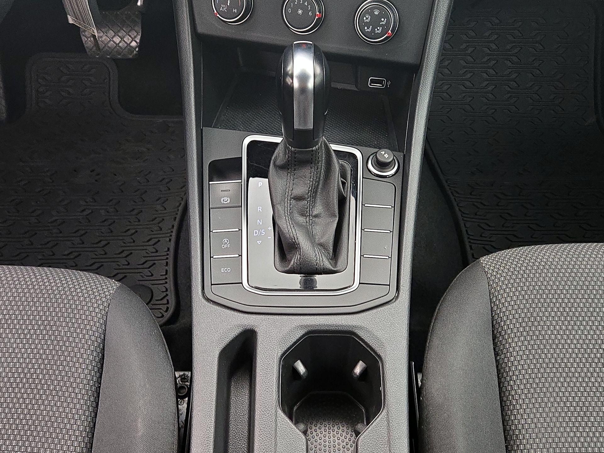 Thumbnail: 2019 Volkswagen Jetta - 16