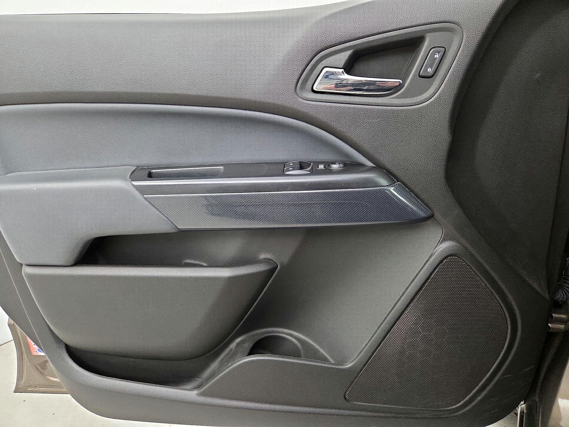 Thumbnail: 2015 Chevrolet Colorado - 12
