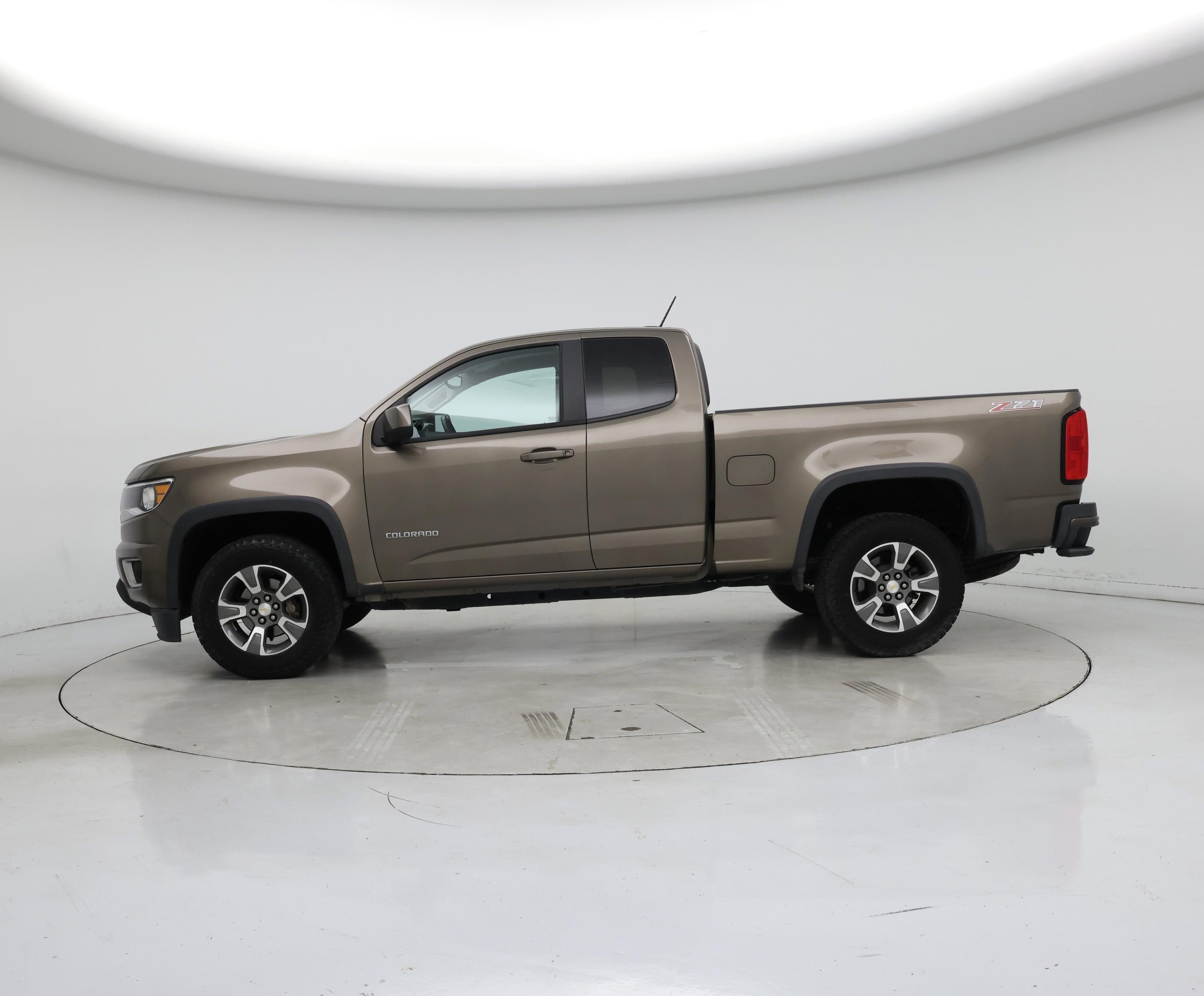 Thumbnail: 2015 Chevrolet Colorado - 3
