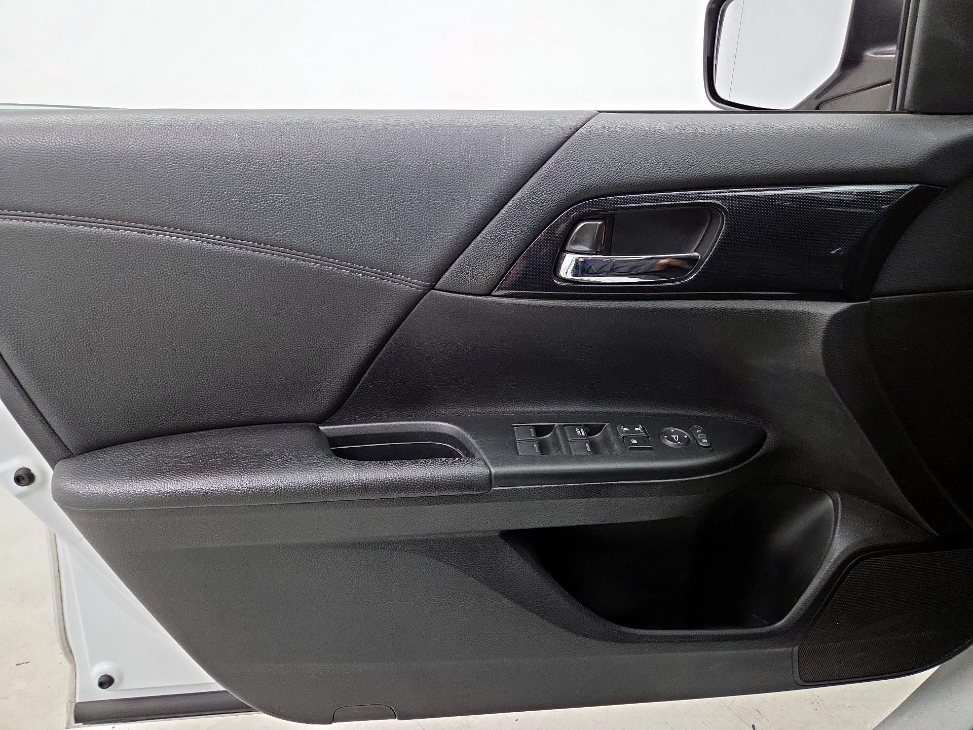 Thumbnail: 2015 Honda Accord - 12