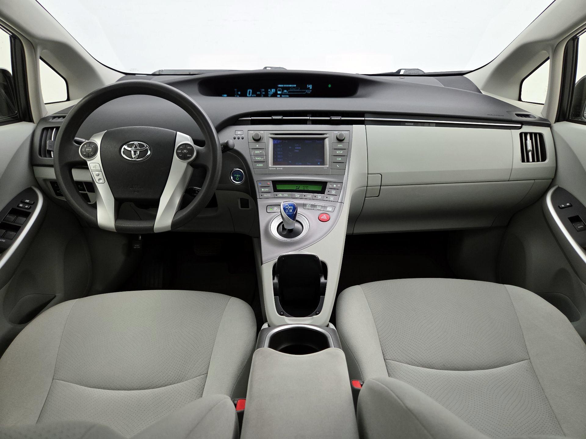Thumbnail: 2014 Toyota Prius - 9