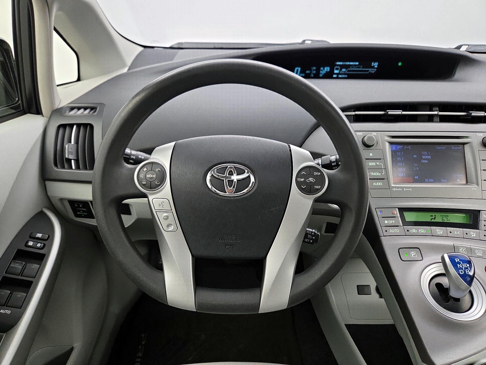 Thumbnail: 2014 Toyota Prius - 10