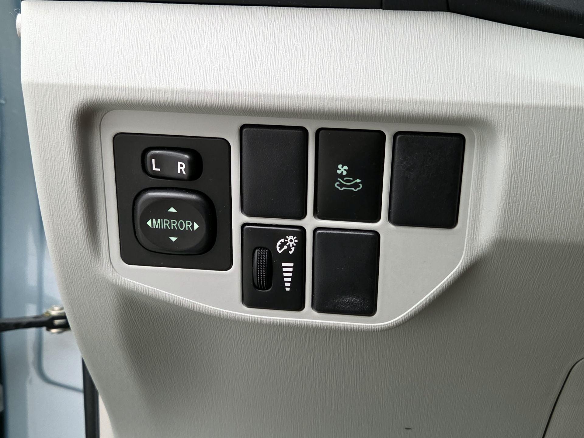 Thumbnail: 2014 Toyota Prius - 13