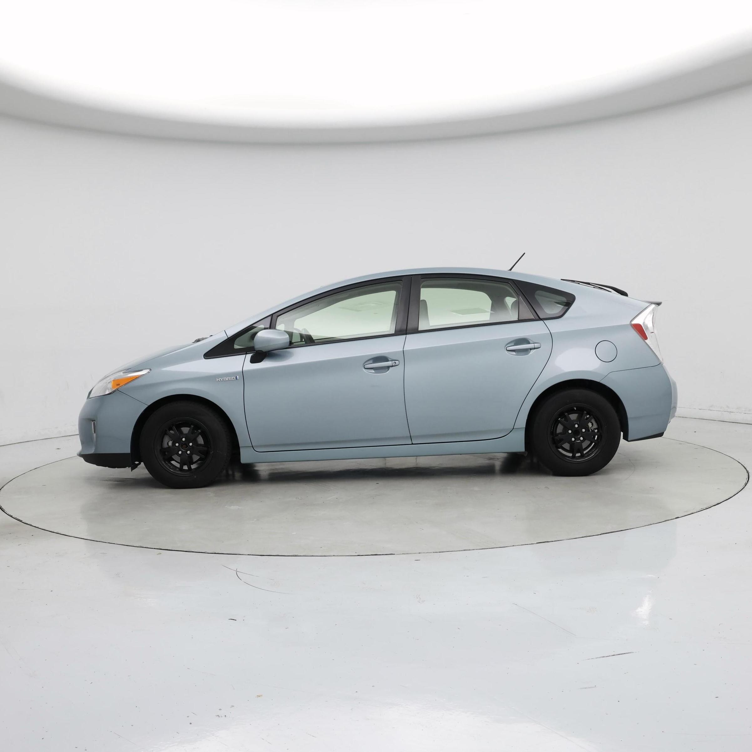 Thumbnail: 2014 Toyota Prius - 3
