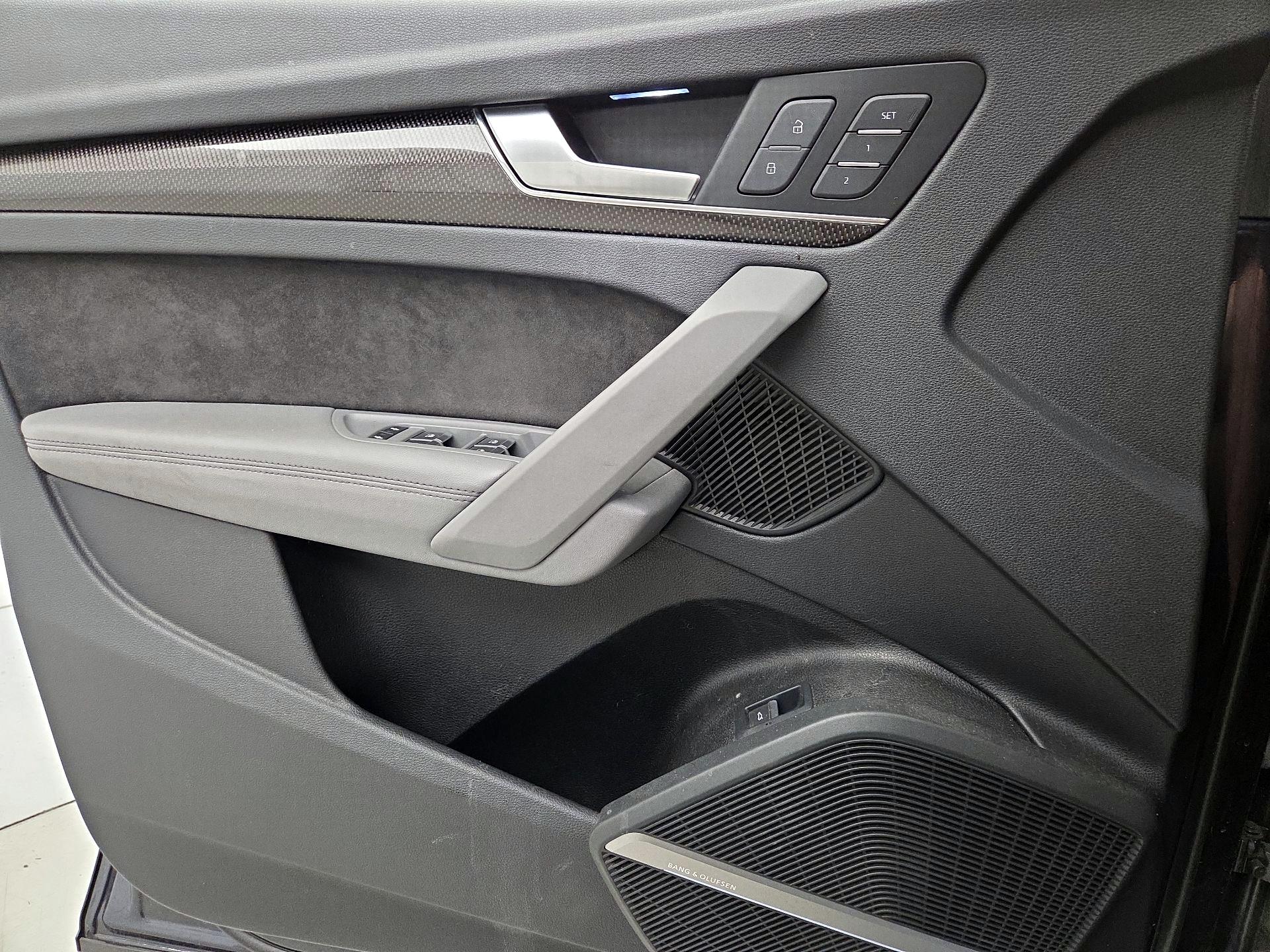Thumbnail: 2019 Audi SQ5 - 12