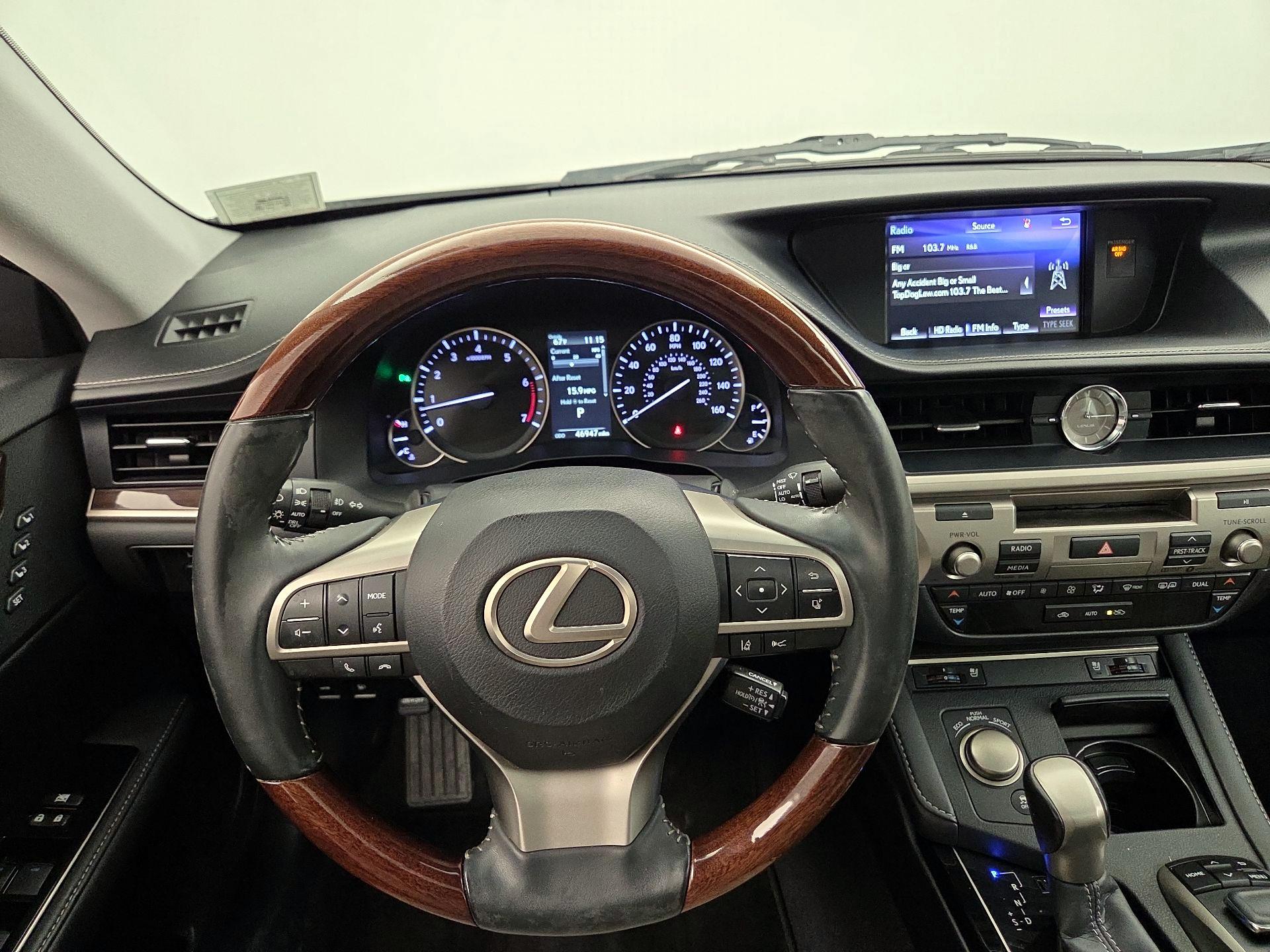 Thumbnail: 2018 Lexus ES - 10