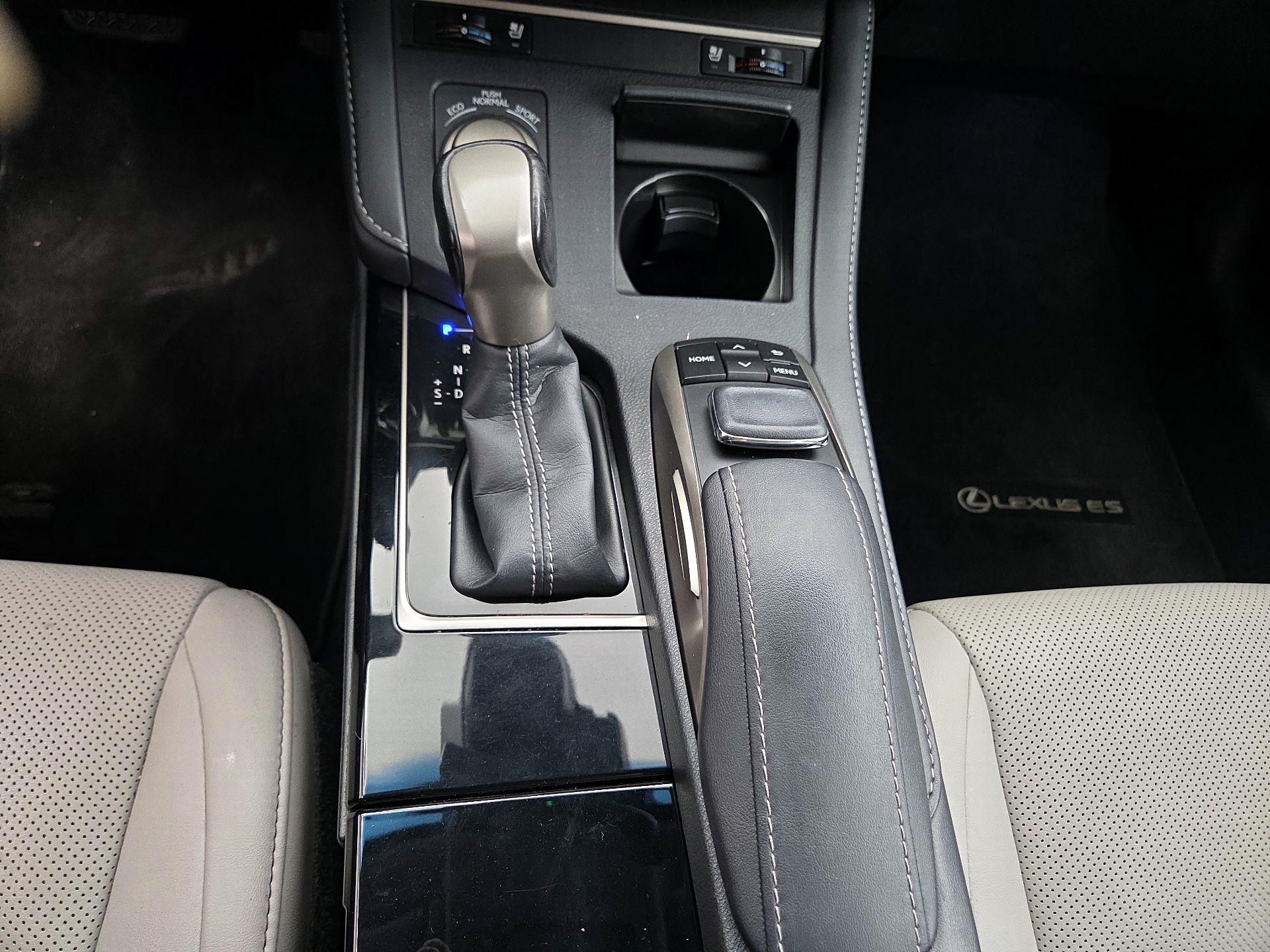 Thumbnail: 2018 Lexus ES - 17