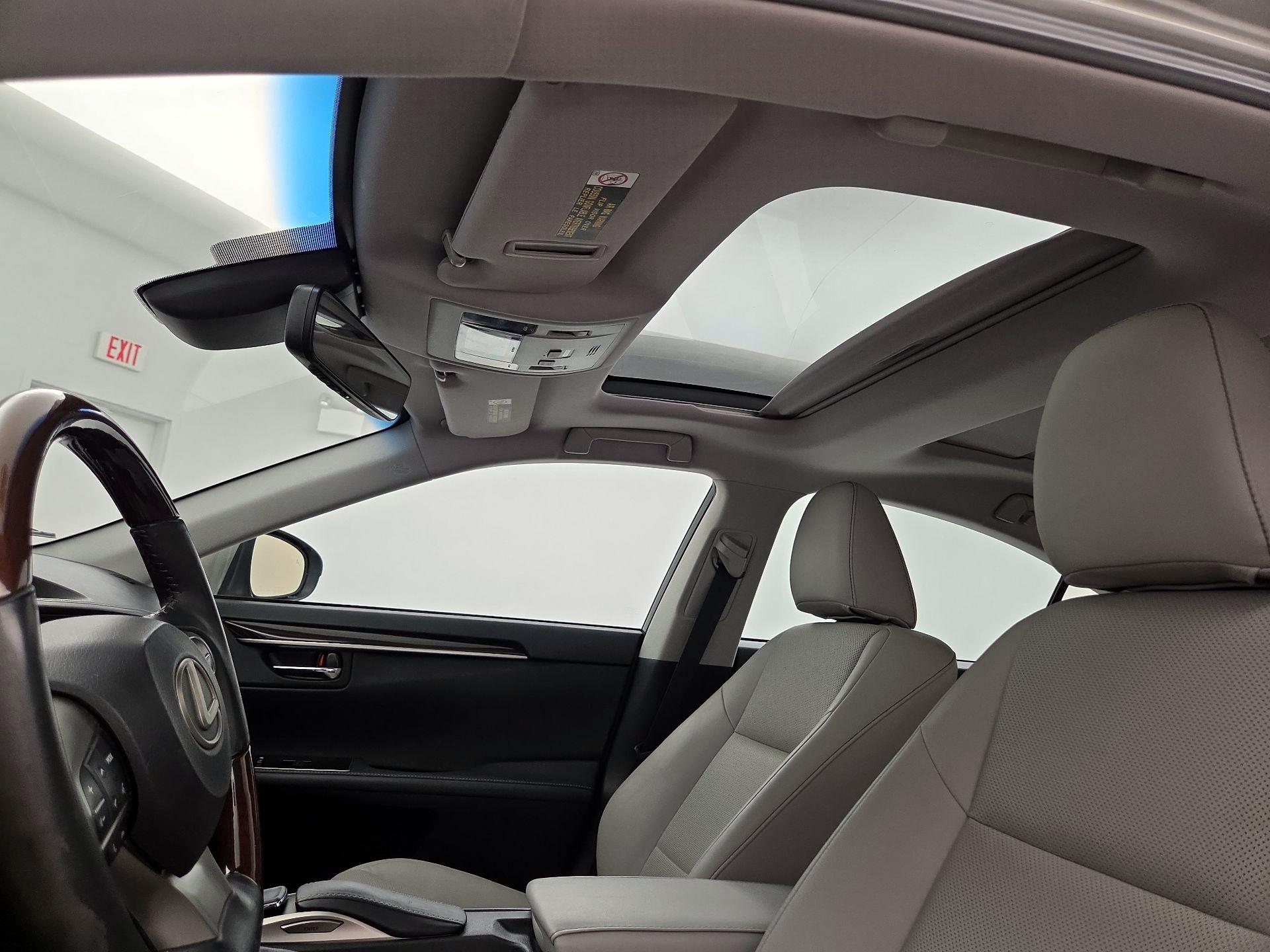 Thumbnail: 2018 Lexus ES - 19