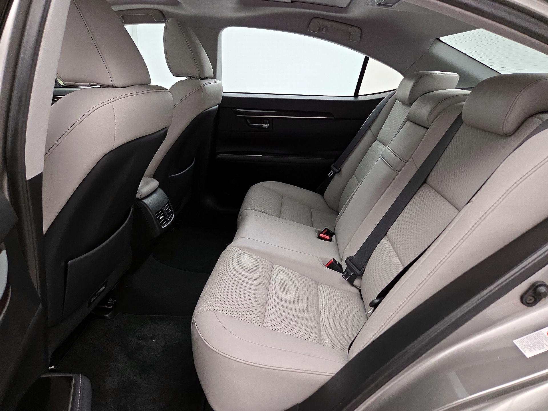 Thumbnail: 2018 Lexus ES - 20
