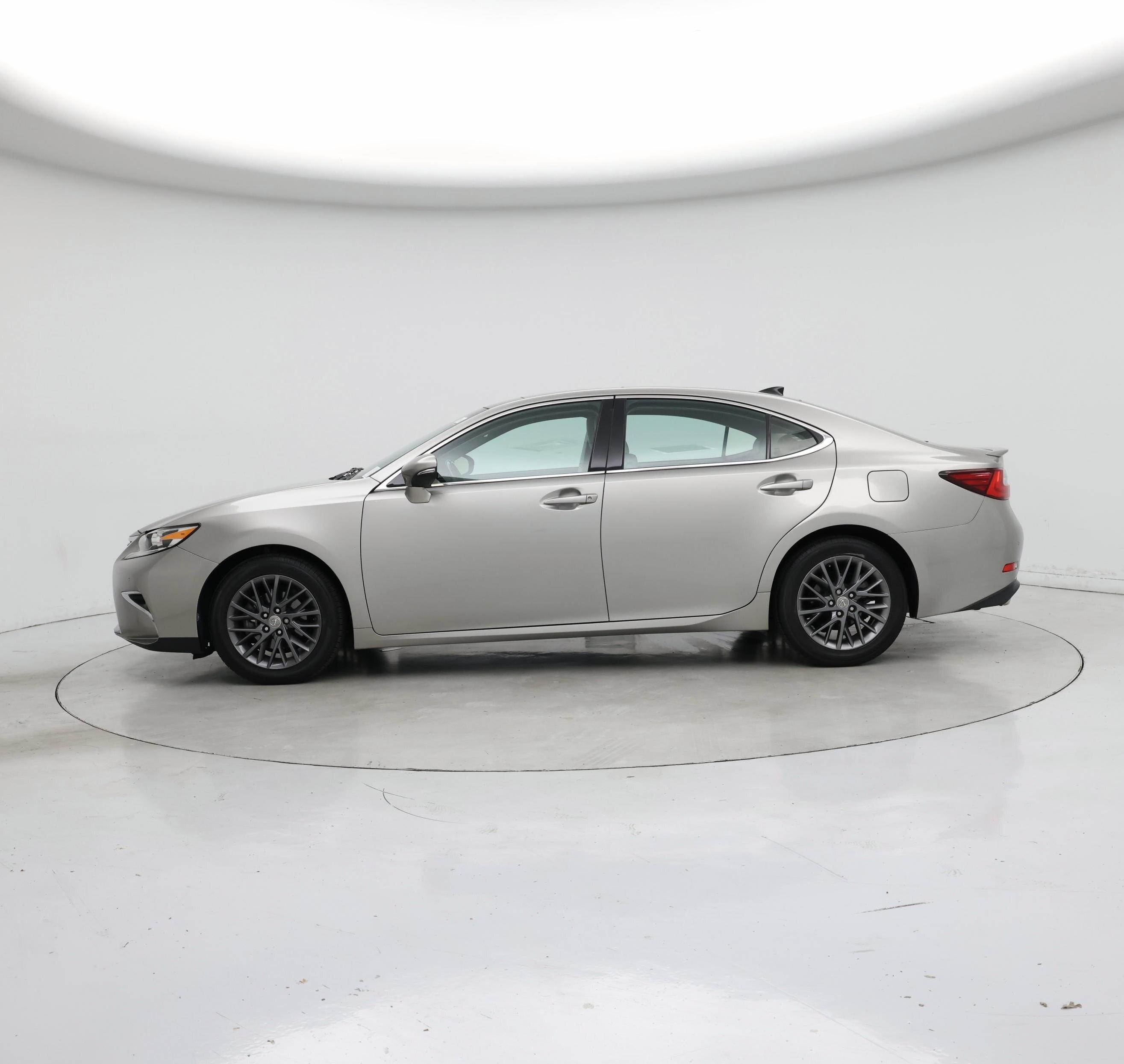 Thumbnail: 2018 Lexus ES - 3