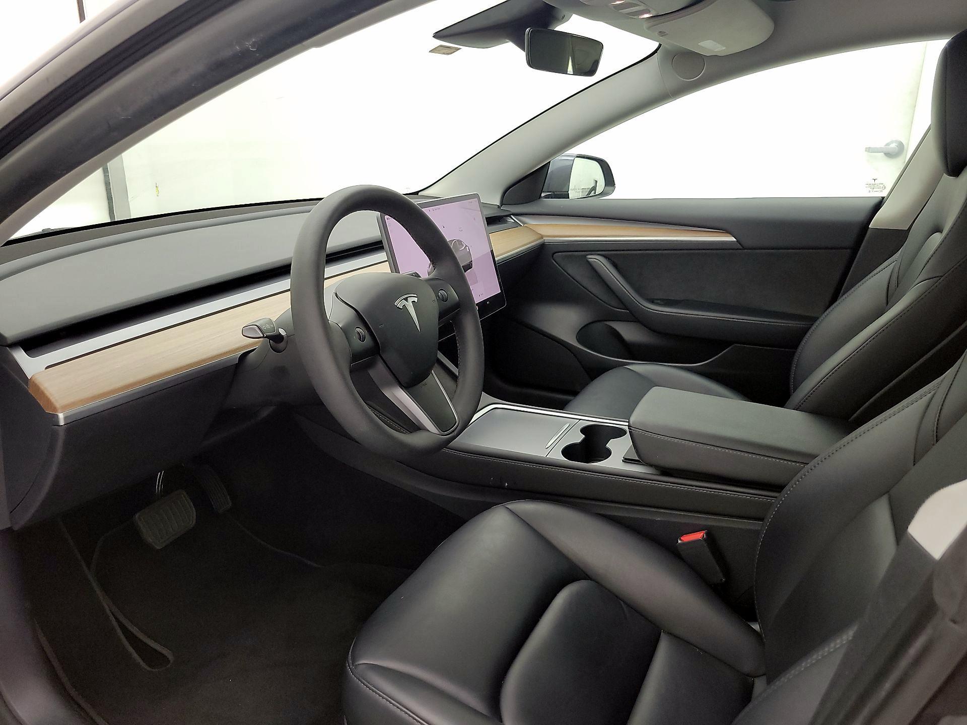 Thumbnail: 2023 Tesla Model 3 - 11