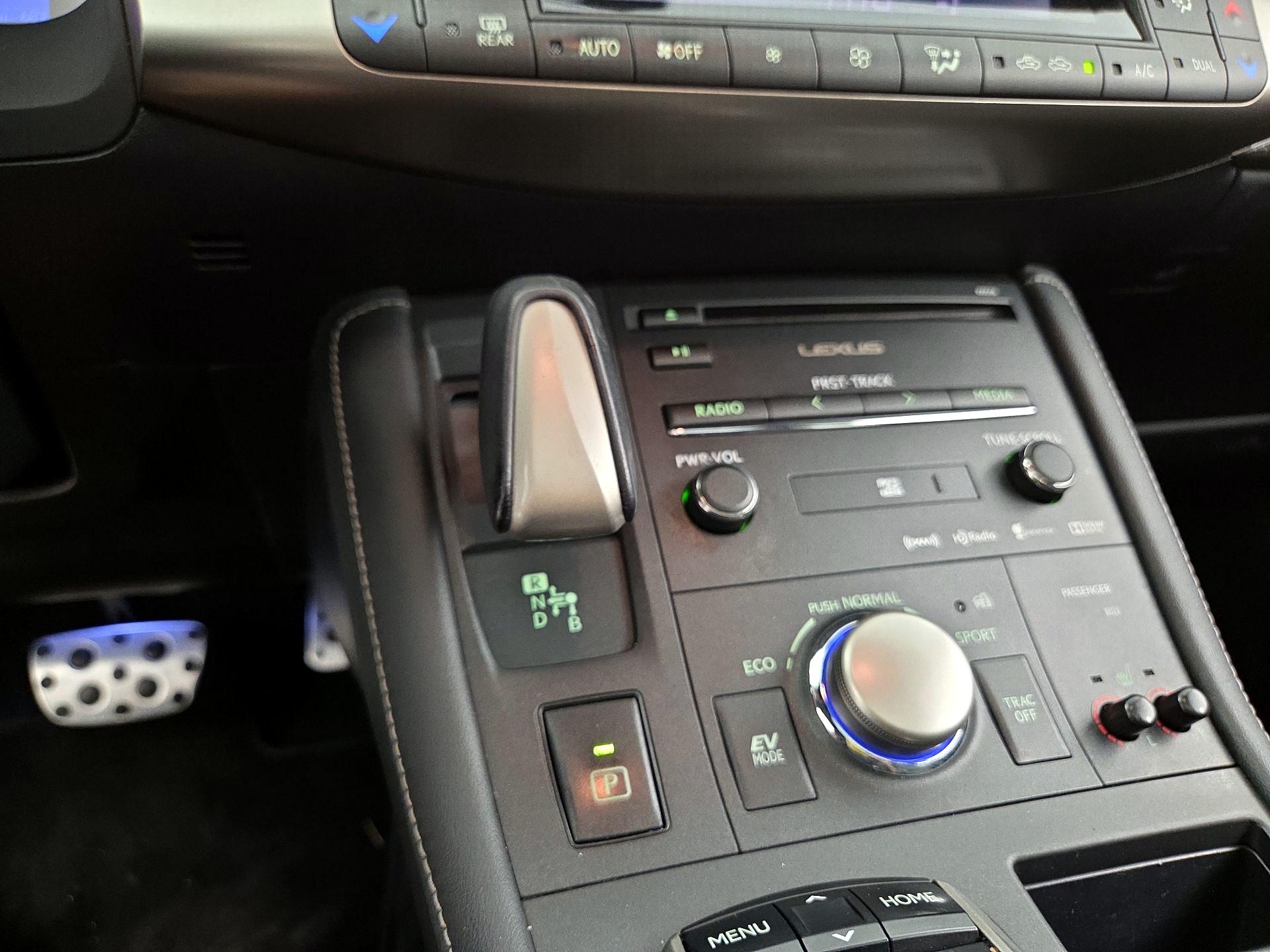 Thumbnail: 2015 Lexus CT - 18
