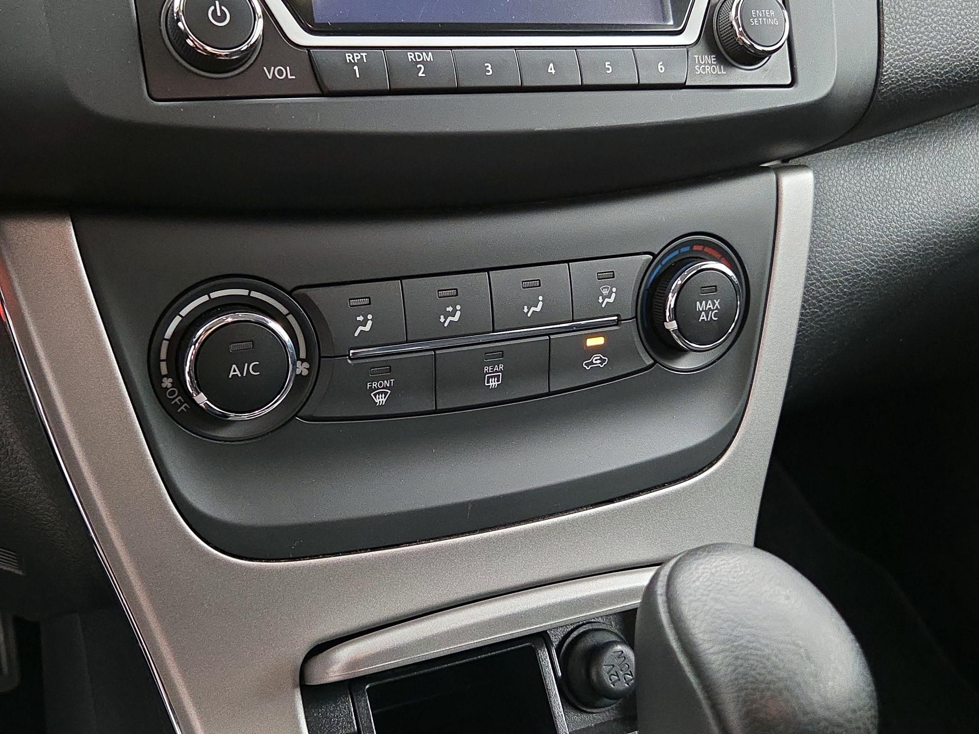 Thumbnail: 2015 Nissan Sentra - 16