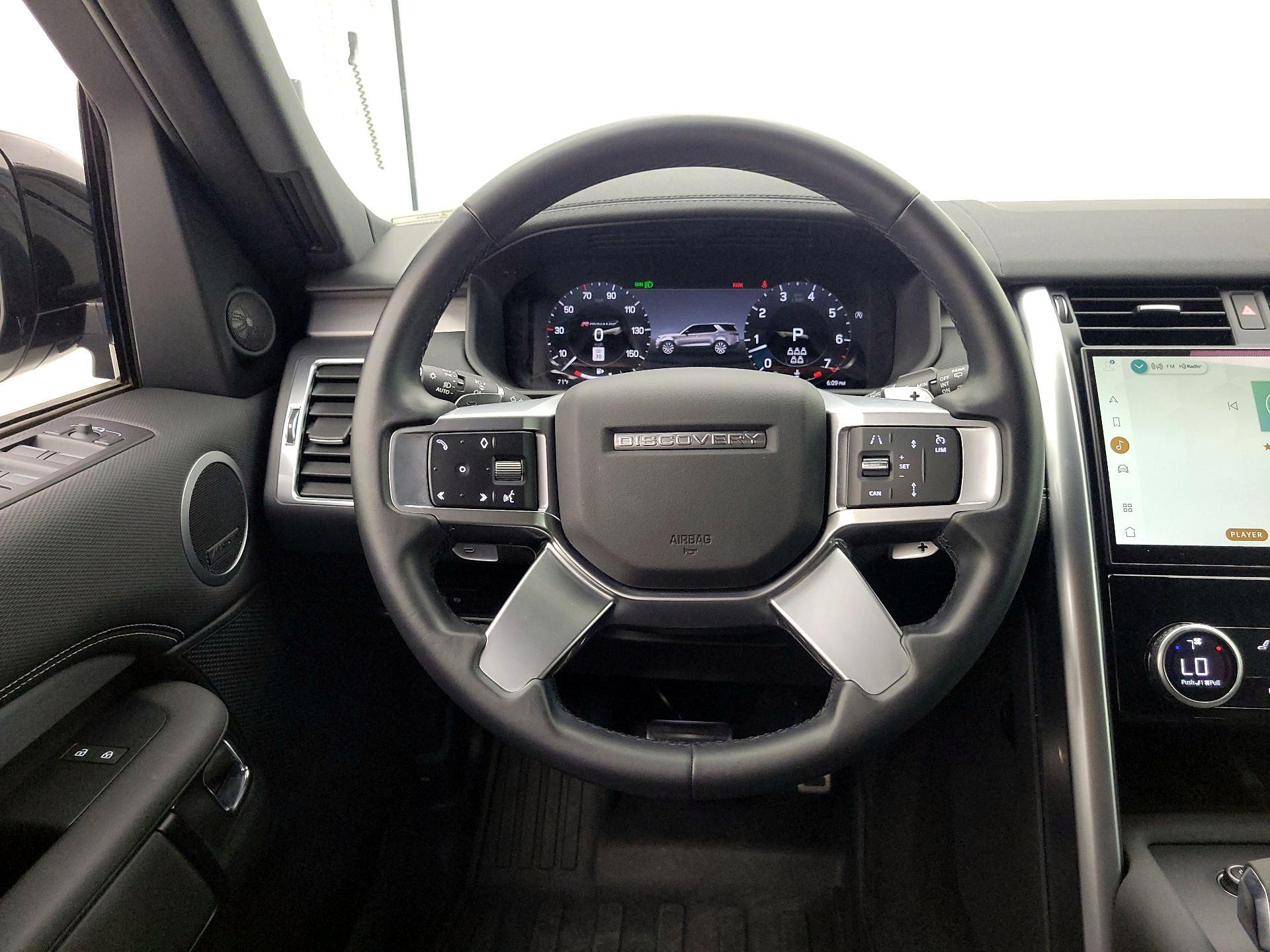 Thumbnail: 2023 Land Rover Discovery - 10