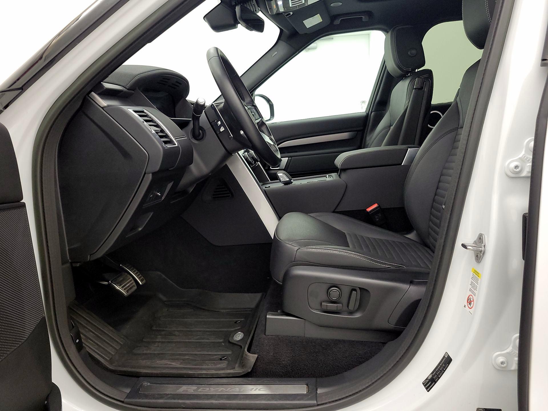 Thumbnail: 2023 Land Rover Discovery - 11