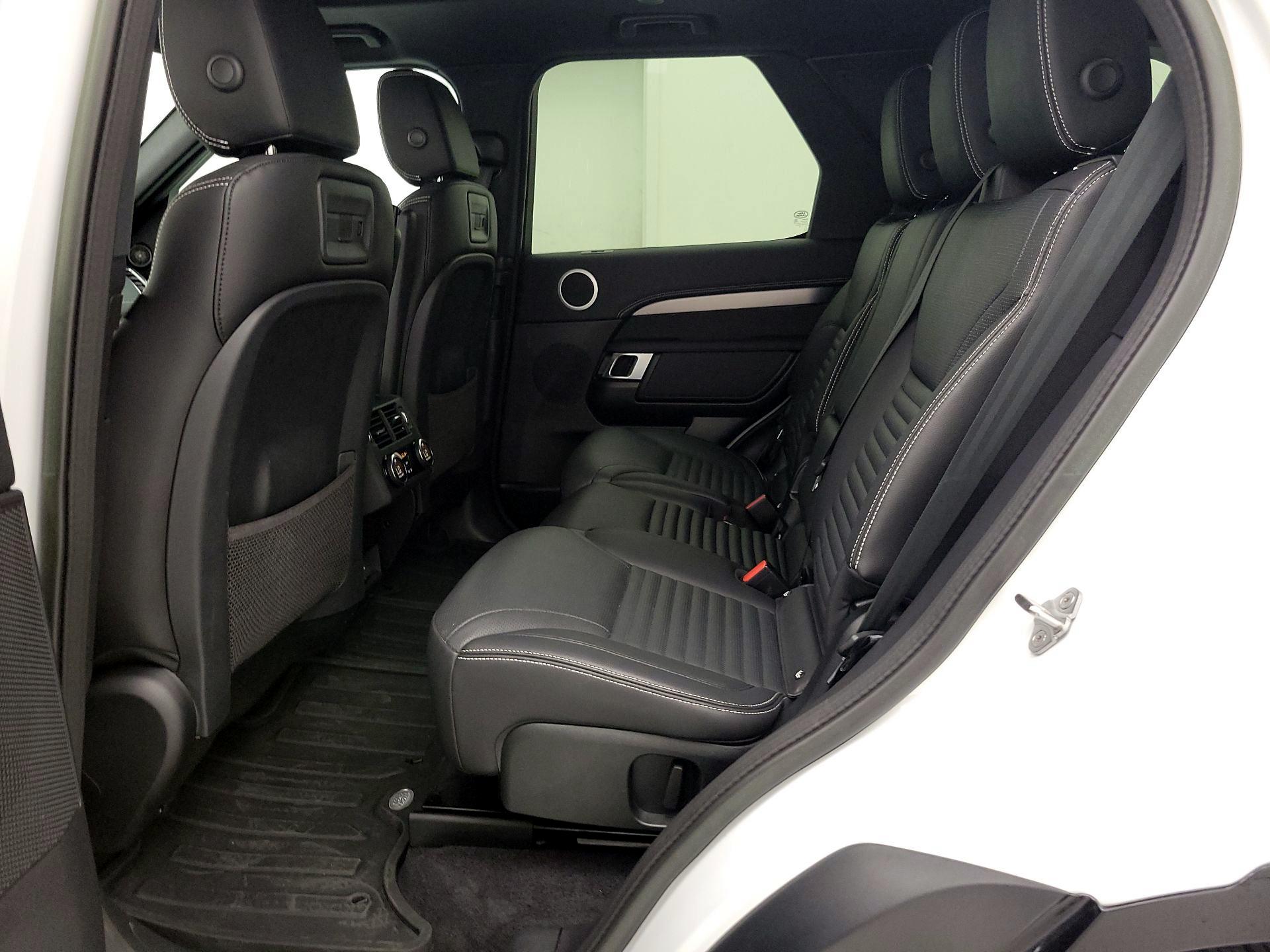 Thumbnail: 2023 Land Rover Discovery - 20